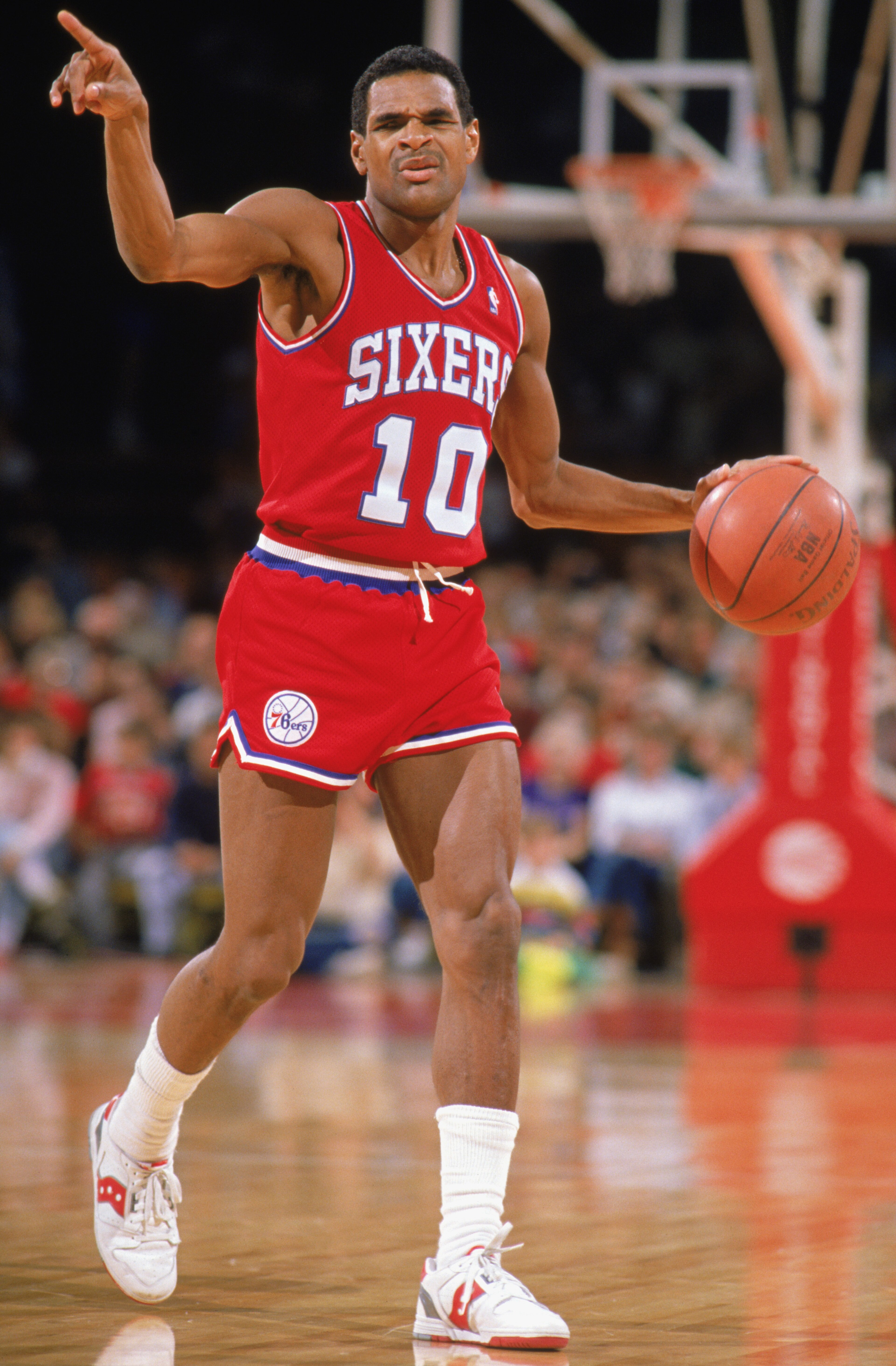 PHILADELPHIA - 1989: Maurice Cheeks #10 of the Philadelphia 76ers moves the ball during the 1988-1989 NBA season. (Photo by Mike Powell/Getty Images) PHILADELPHIA - 1989: Maurice Cheeks #10 of the Philadelphia 76ers moves the ball during the 1988-1989 NBA season. (Photo by Mike Powell/Getty Images)