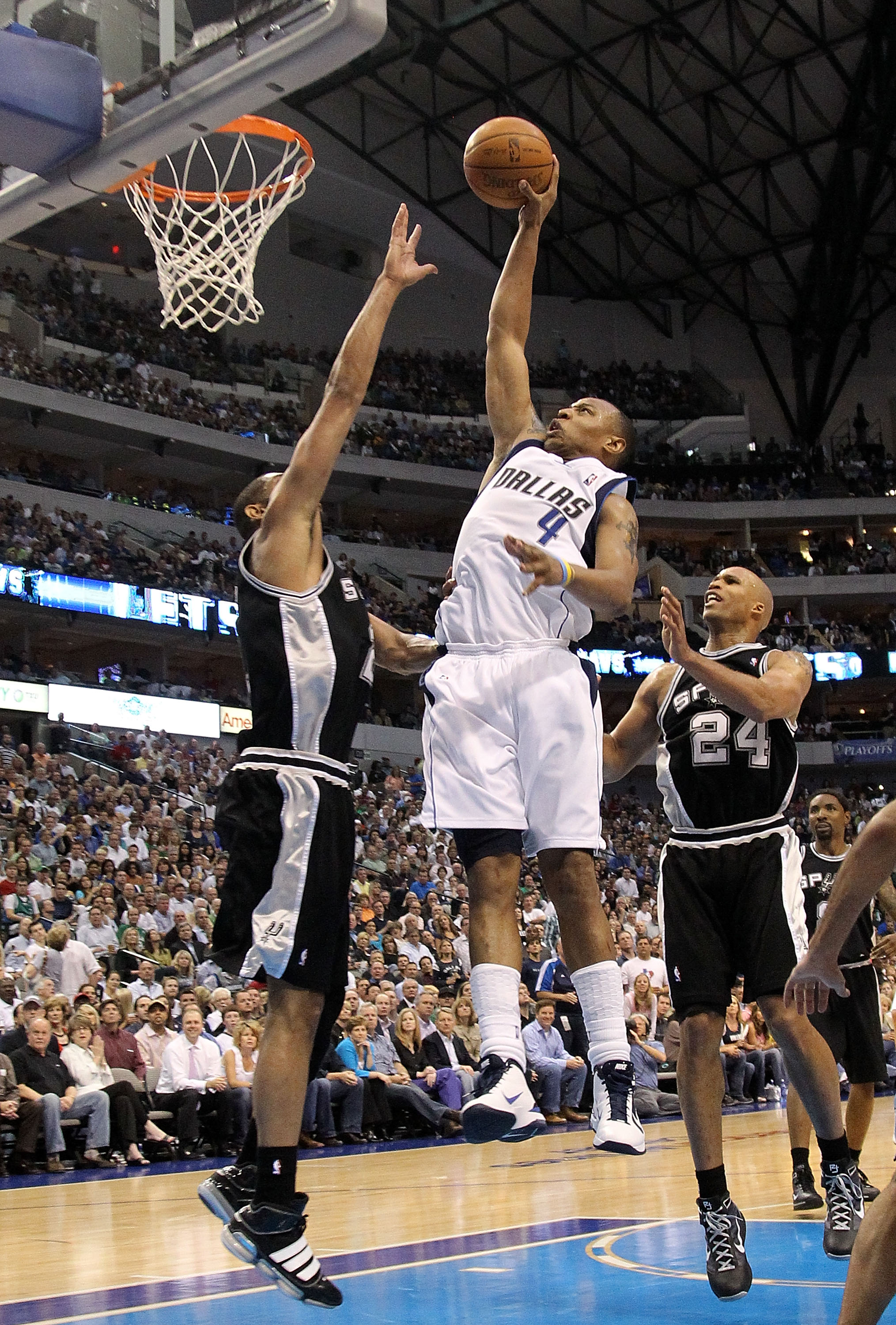 DALLAS - APRIL 27:  Forward Caron Butler #4 of the Dallas Mavericks drives the hoop against Tim Duncan #21 of the San Antonio Spurs in Game Five of the Western Conference Quarterfinals during the 2010 NBA Playoffs at American Airlines Center on April 27,