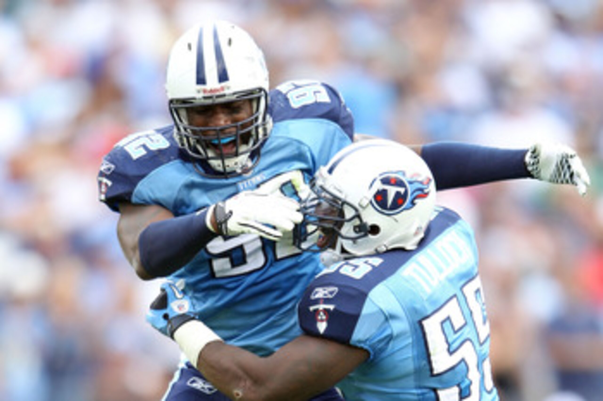 NASHVILLE, TN - OCTOBER 24:  Will Witherspoon #92 and Stephen Tulloch #55 of the Tennessee Titans celebrates in the fourth quarter during the NFL game against the Philadelphia Eagles at LP Field on October 24, 2010 in Nashville, Tennessee. The Titans won 