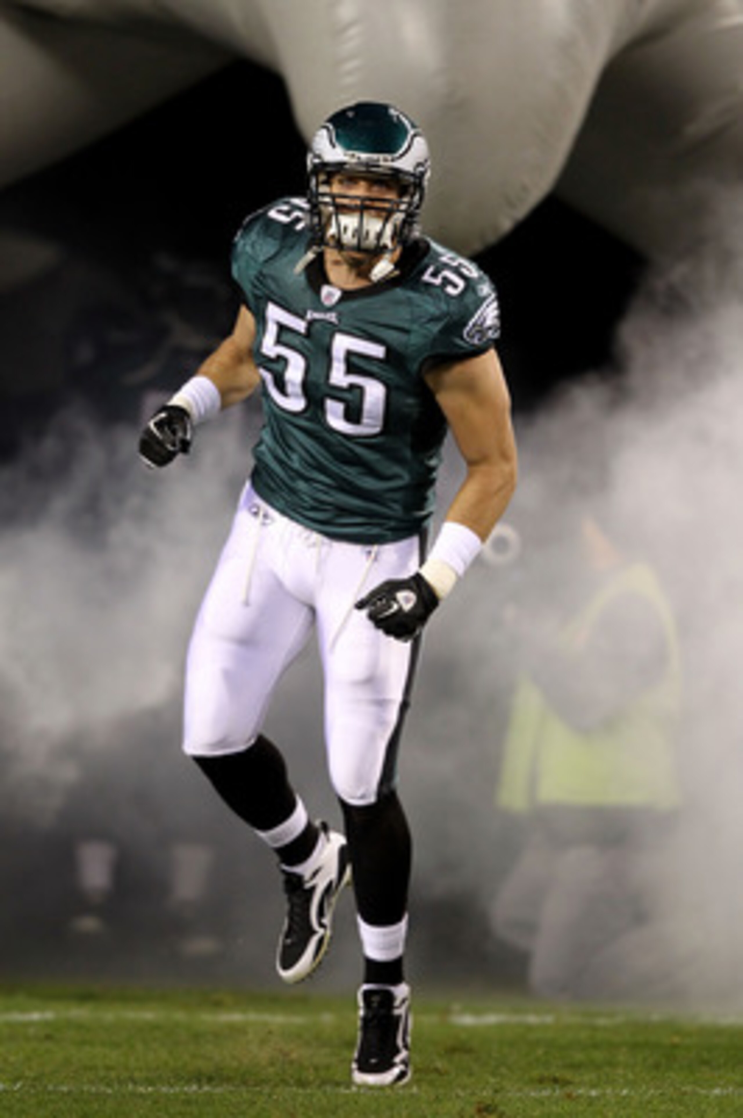 PHILADELPHIA, PA - DECEMBER 02:  Stewart Bradley #55 of the Philadelphia Eagles takes the field during player introductions against the Houston Texans at Lincoln Financial Field on December 2, 2010 in Philadelphia, Pennsylvania.  (Photo by Al Bello/Getty 