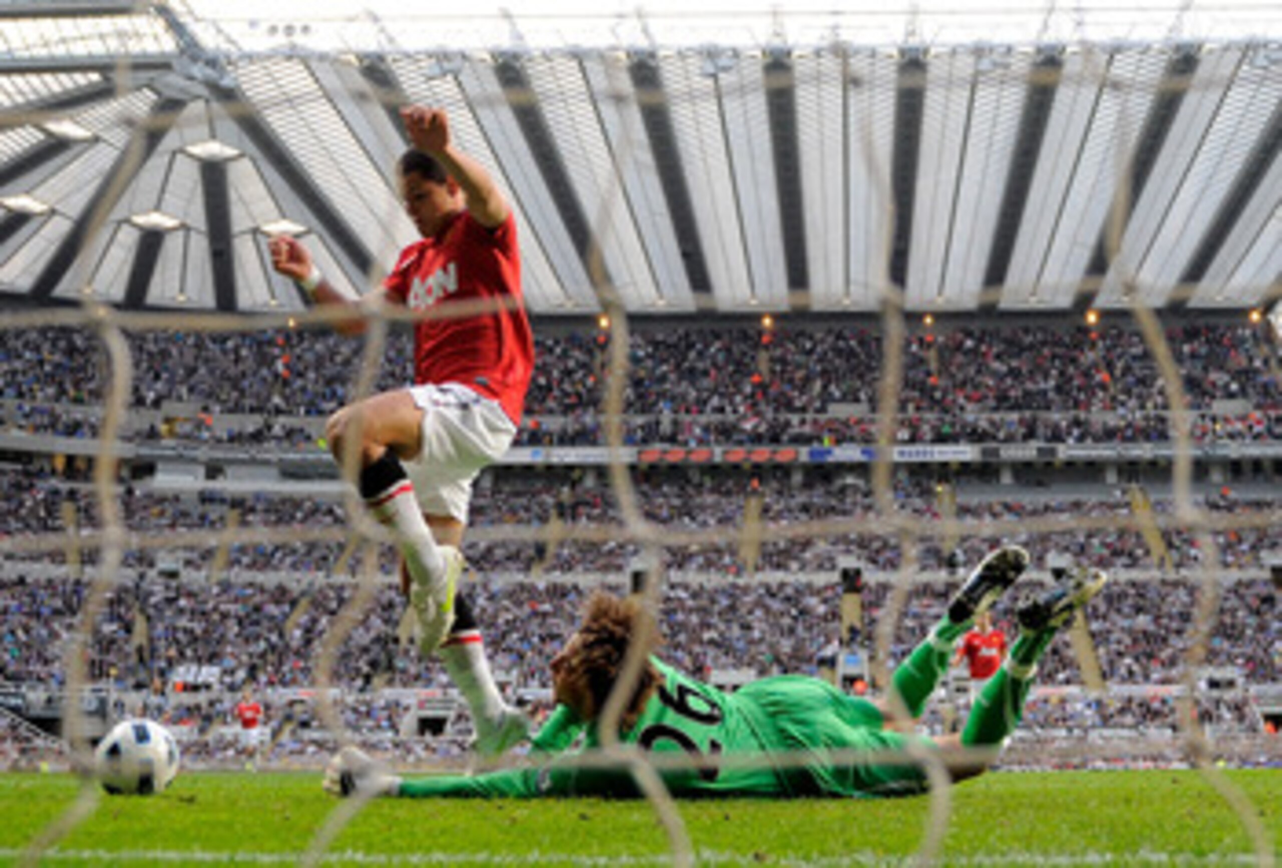 NEWCASTLE, UNITED KINGDOM - APRIL 19:  Tim Krul of Newcastle United dives to make a save at the feet of Javier Hernandez of Manchester United during the Barclays Premier League match between Newcastle United and Manchester United at St James' Park on Apri