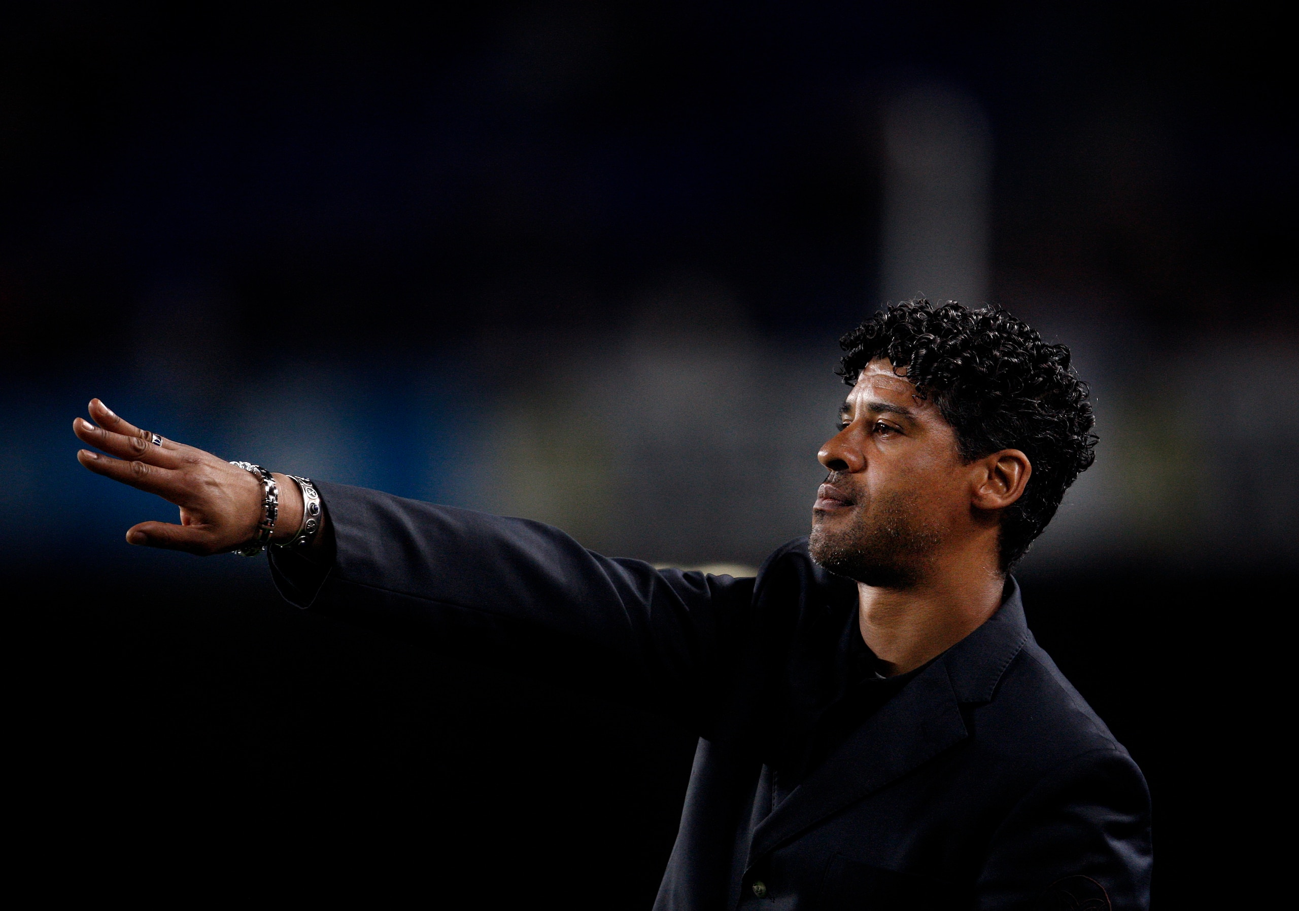 BARCELONA, SPAIN - MAY 11: Coach Frank Rijkaard of Barcelona instructs his players during his last La Liga home match between Barcelona and Mallorca at the Camp Nou Stadium on May 11, 2008 in Barcelona, Spain. Rijkaard, who willl be replaced as head coac BARCELONA, SPAIN - MAY 11: Coach Frank Rijkaard of Barcelona instructs his players during his last La Liga home match between Barcelona and Mallorca at the Camp Nou Stadium on May 11, 2008 in Barcelona, Spain. Rijkaard, who willl be replaced as head coac