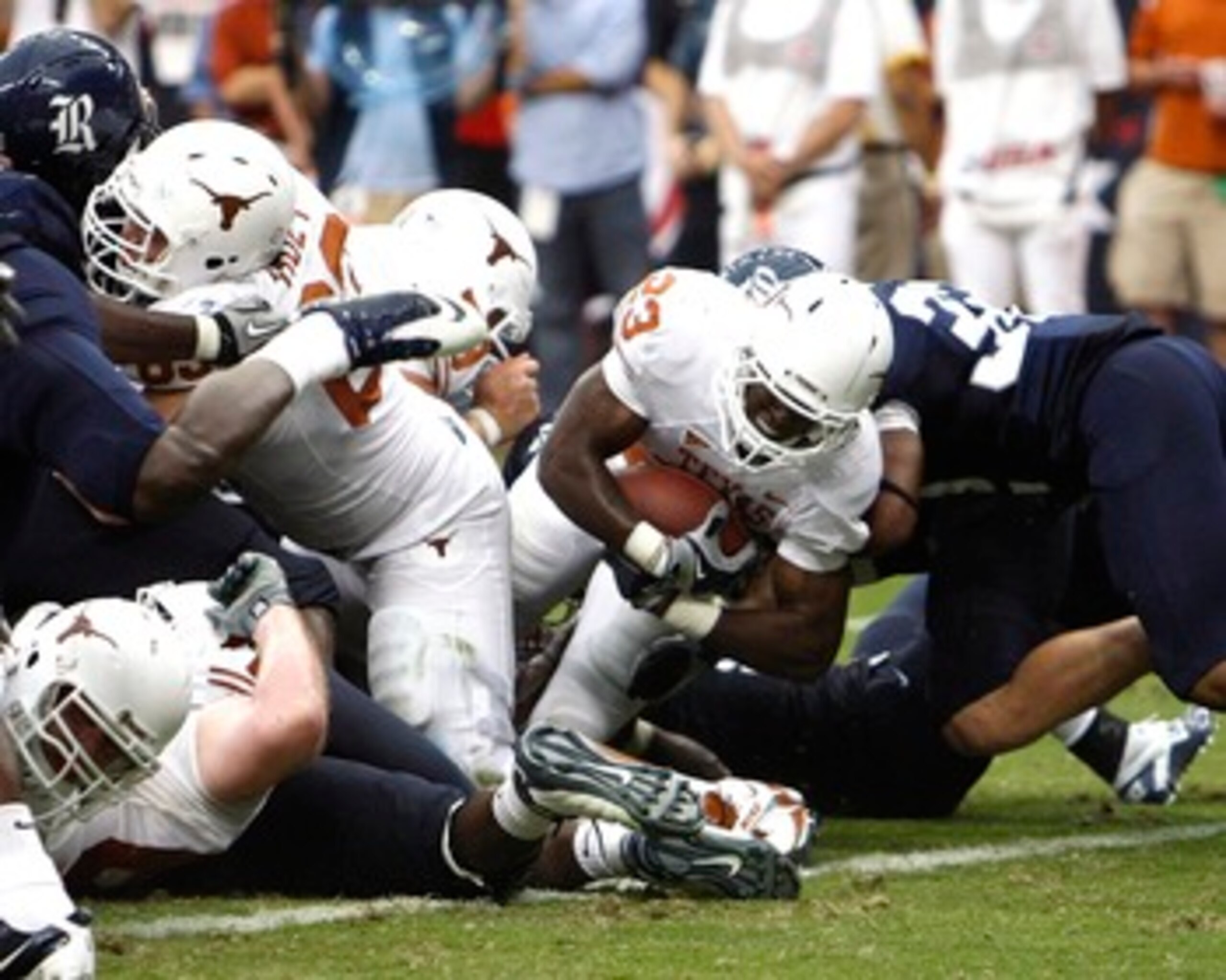 HOUSTON - SEPTEMBER 04:  Running back Tre' Newton #23 scores in the first half against the Rice Owls at Reliant Stadium on September 4, 2010 in Houston, Texas.  (Photo by Bob Levey/Getty Images)