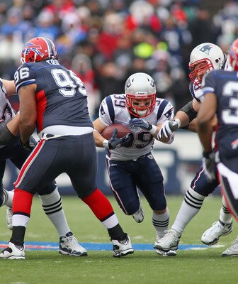 ORCHARD PARK, NY - DECEMBER 26:  Danny Woodhead #39 of the New England Patriots runs against the Buffalo Bills  at Ralph Wilson Stadium on December 26, 2010 in Orchard Park, New York. New England won 34-3.  (Photo by Rick Stewart/Getty Images)