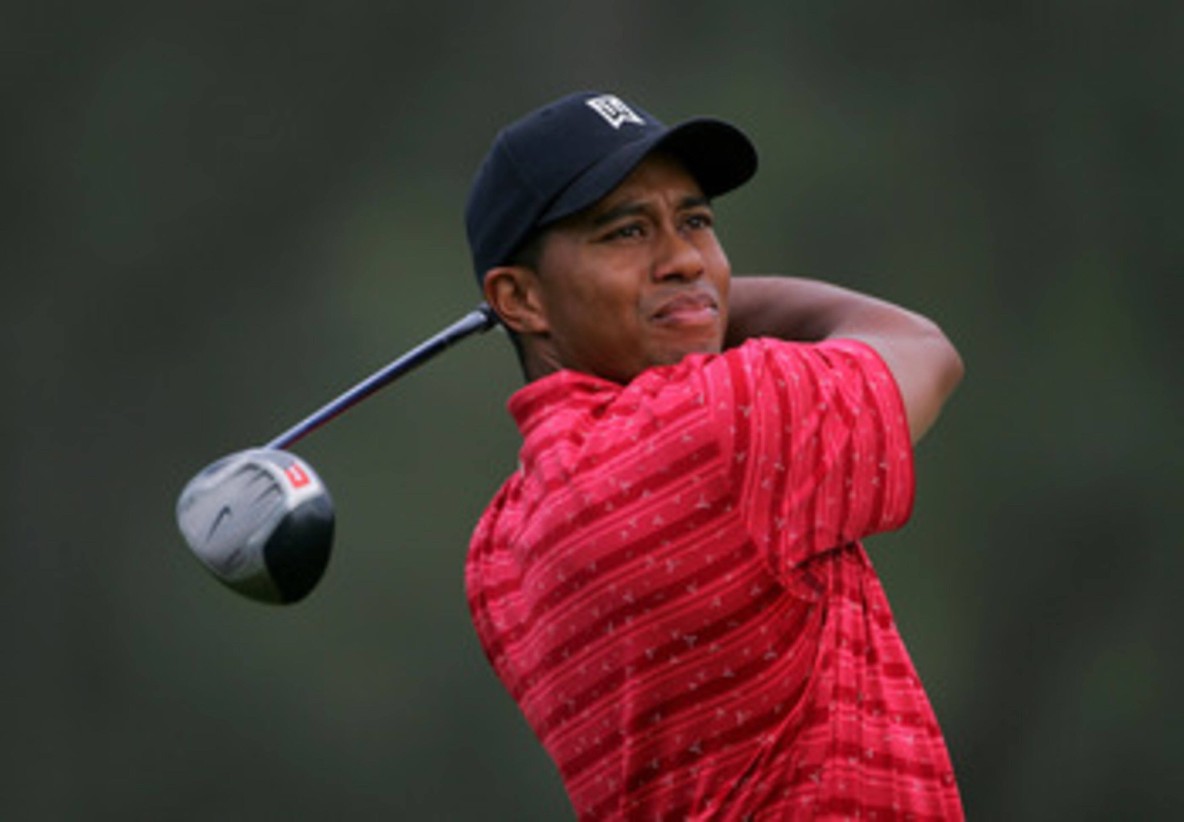 PINEHURST, NC - JUNE 19:  Tiger Woods hits his tee shot during the final round of the U.S. Open on Pinehurst No. 2 at the Pinehurst Resort on June 19, 2005 in Pinehurst, North Carolina.  (Photo by Jamie Squire/Getty Images)