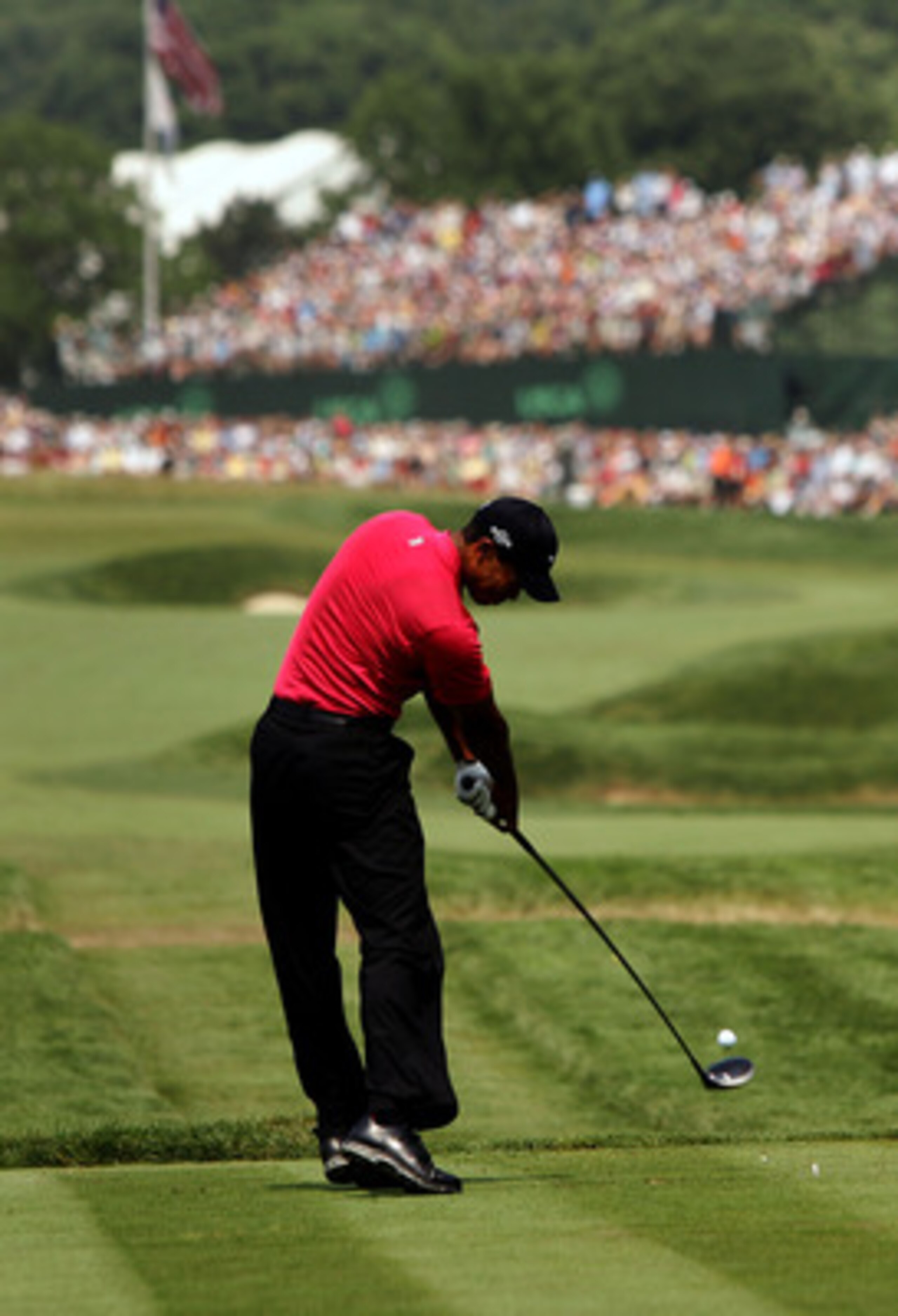 OAKMONT, PA - JUNE 17: Tiger Woods hits his tee on the second hole during the final round of the 107th U.S. Open Championship at Oakmont Country Club on June 17, 2007 in Oakmont, Pennsylvania. (Photo by Sam Greenwood/Getty Images) OAKMONT, PA - JUNE 17: Tiger Woods hits his tee on the second hole during the final round of the 107th U.S. Open Championship at Oakmont Country Club on June 17, 2007 in Oakmont, Pennsylvania. (Photo by Sam Greenwood/Getty Images)