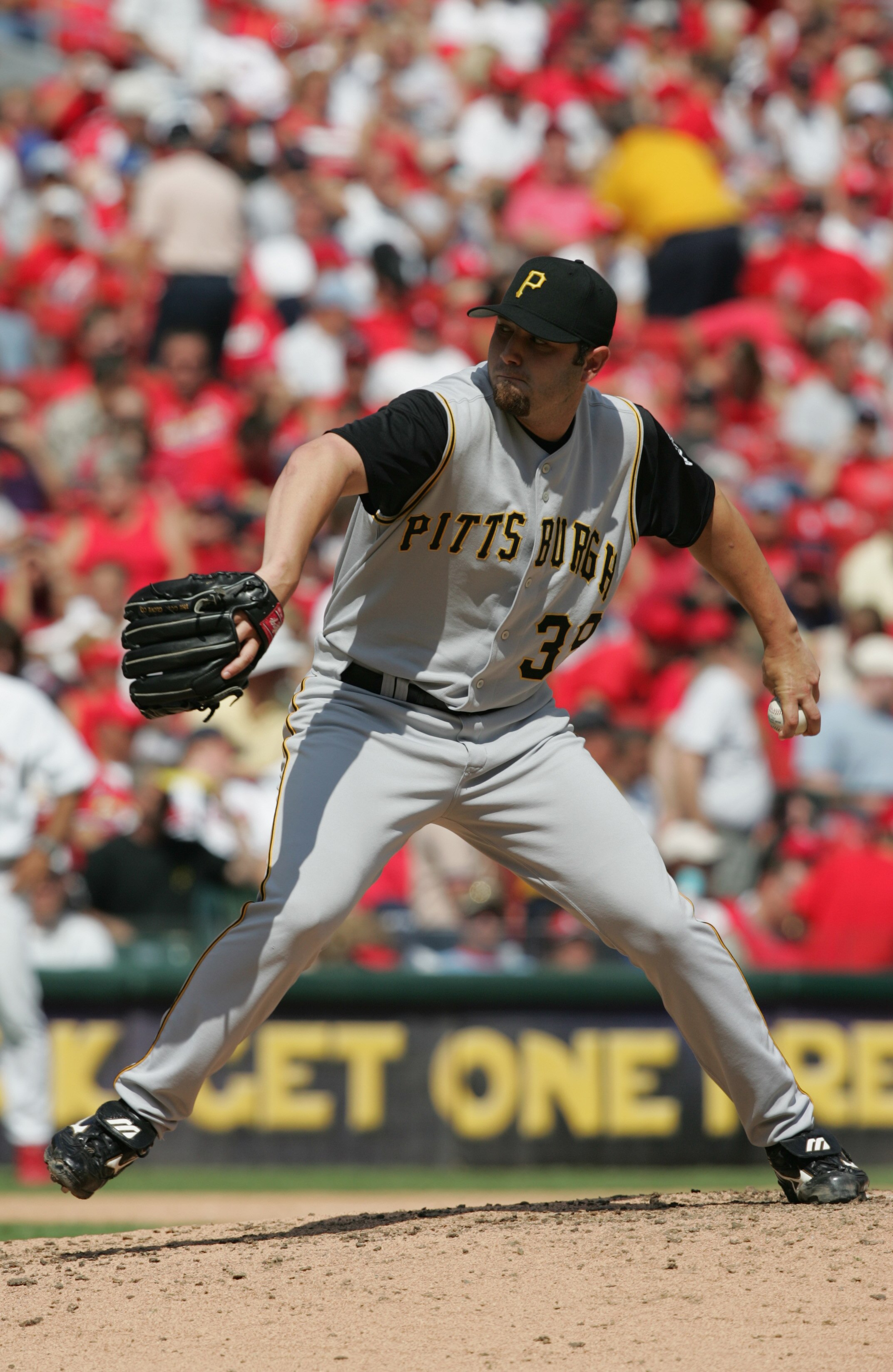 ST. LOUIS - AUGUST 22:  Pitcher John Grabow #39 of the Pittsburgh Pirates delivers against the St. Louis Cardinals during the game at Busch Stadium on August 22, 2004 in St. Louis, Missouri. The Cardinals defeated the Pirates 11-4.  (Photo by Dilip Vishwa