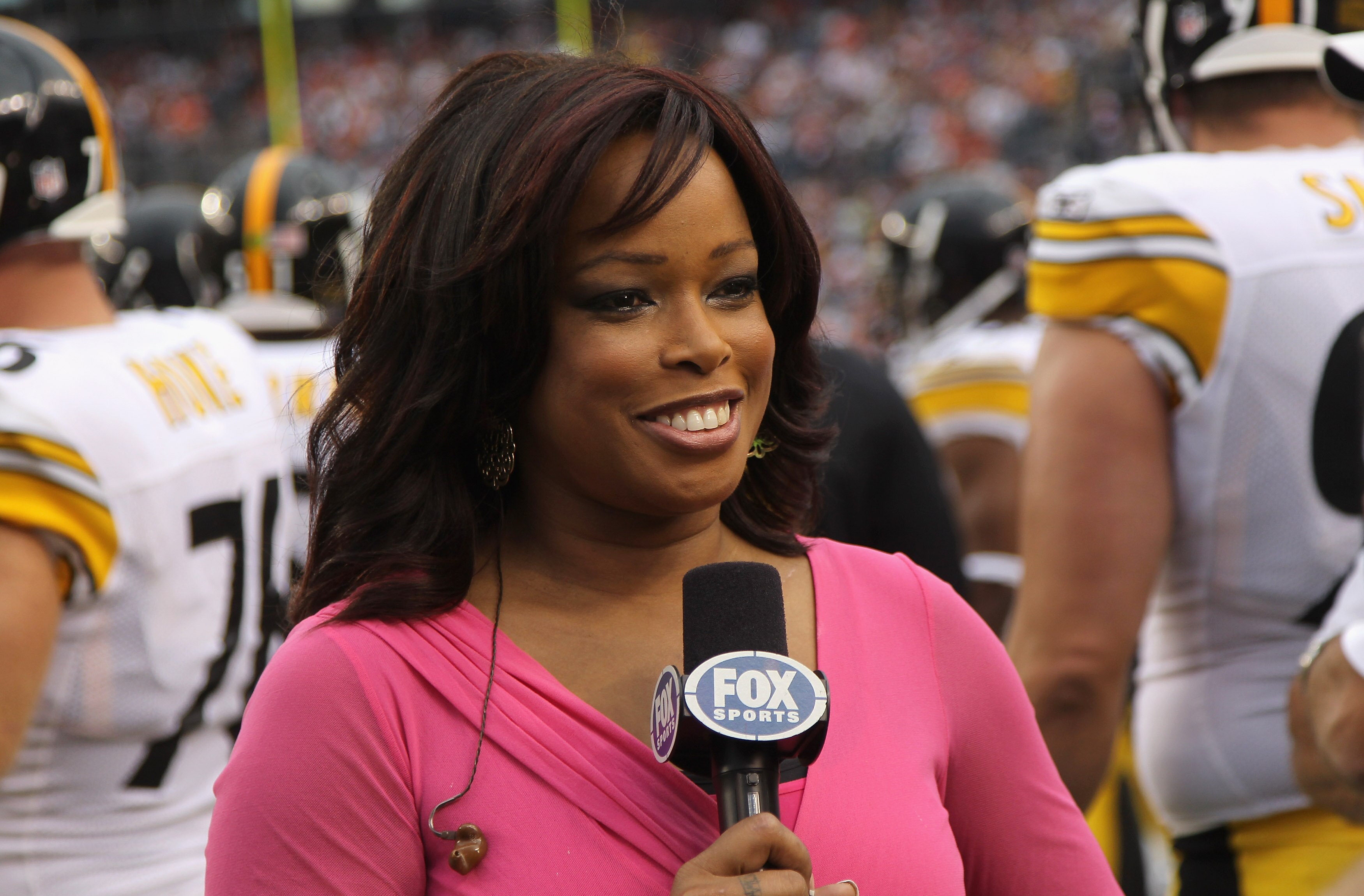 DENVER - AUGUST 29:  Pam Oliver, sideline reporter for FOX Sports, reports from the sidelines as the Pittsburgh Steelers face the Denver Broncos during preseason NFL action at INVESCO Field at Mile High on August 29, 2010 in Denver, Colorado. The Broncos