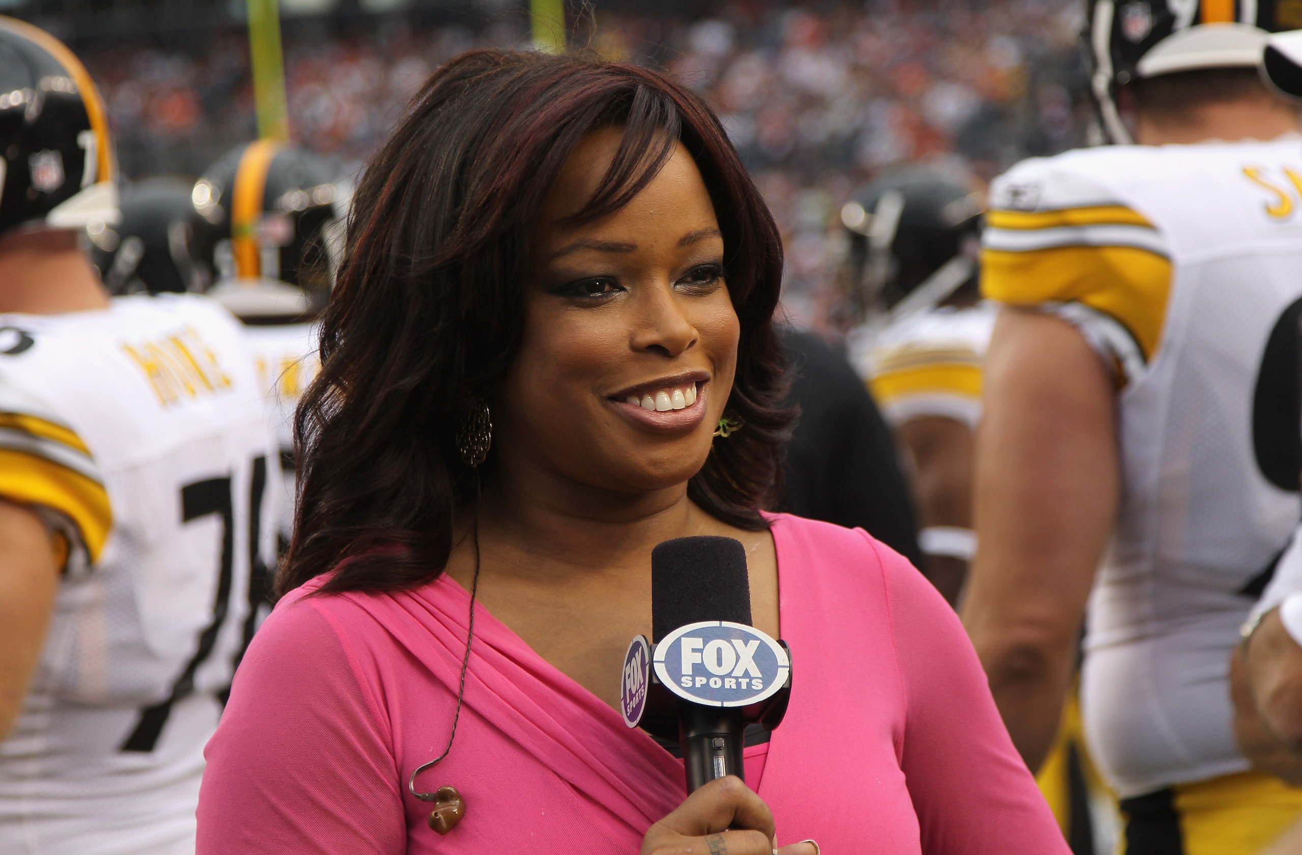 DENVER - AUGUST 29:  Pam Oliver, sideline reporter for FOX Sports, reports from the sidelines as the Pittsburgh Steelers face the Denver Broncos during preseason NFL action at INVESCO Field at Mile High on August 29, 2010 in Denver, Colorado. The Broncos
