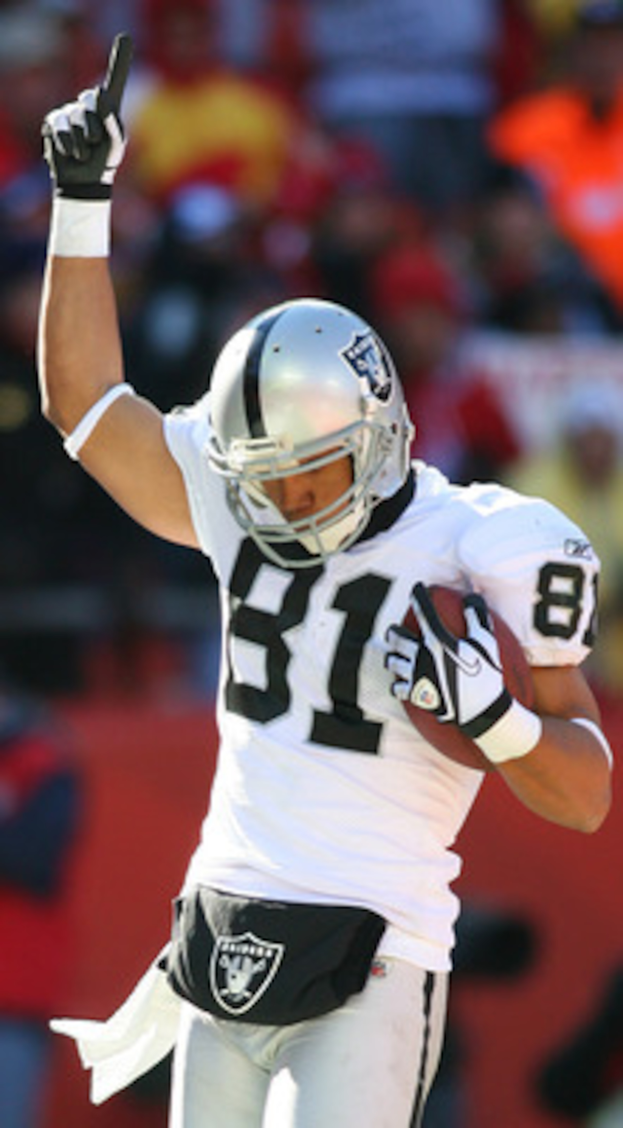 KANSAS CITY, MO - JANUARY 02:  Wide receiver Chaz Schilens #81 of the Oakland Raiders celebrates after a touchdown in a game against the Kansas City Chiefs at Arrowhead Stadium on January 2, 2011 in Kansas City, Missouri.  (Photo by Tim Umphrey/Getty Imag