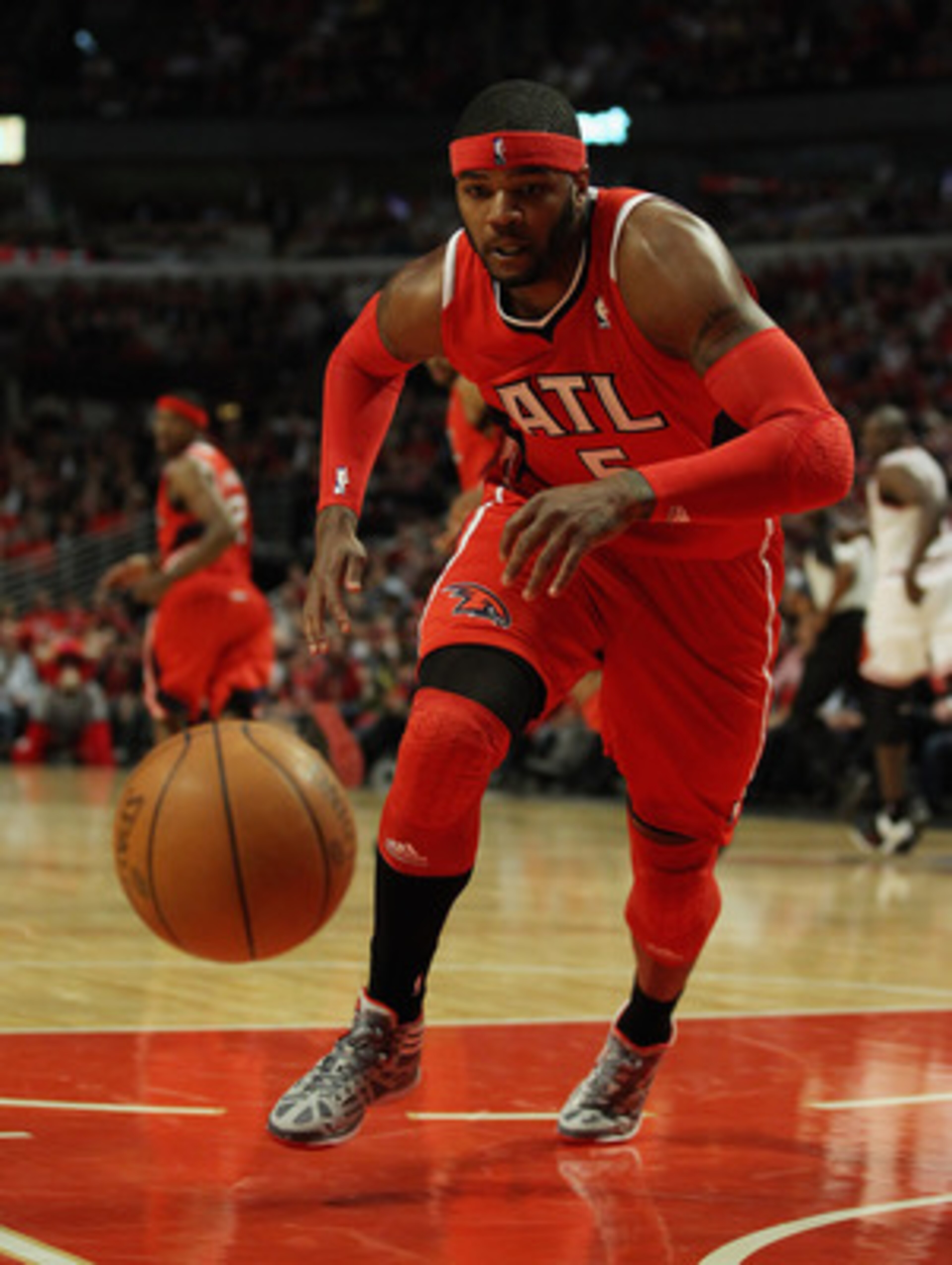 CHICAGO, IL - MAY 04: Josh Smith #5 of the Atlanta Hawks chases a loose ball against the Chicago Bulls in Game Two of the Eastern Conference Semifinals in the 2011 NBA Playoffs at the United Center on May 4, 2011 in Chicago, Illinois. NOTE TO USER: User e CHICAGO, IL - MAY 04: Josh Smith #5 of the Atlanta Hawks chases a loose ball against the Chicago Bulls in Game Two of the Eastern Conference Semifinals in the 2011 NBA Playoffs at the United Center on May 4, 2011 in Chicago, Illinois. NOTE TO USER: User e