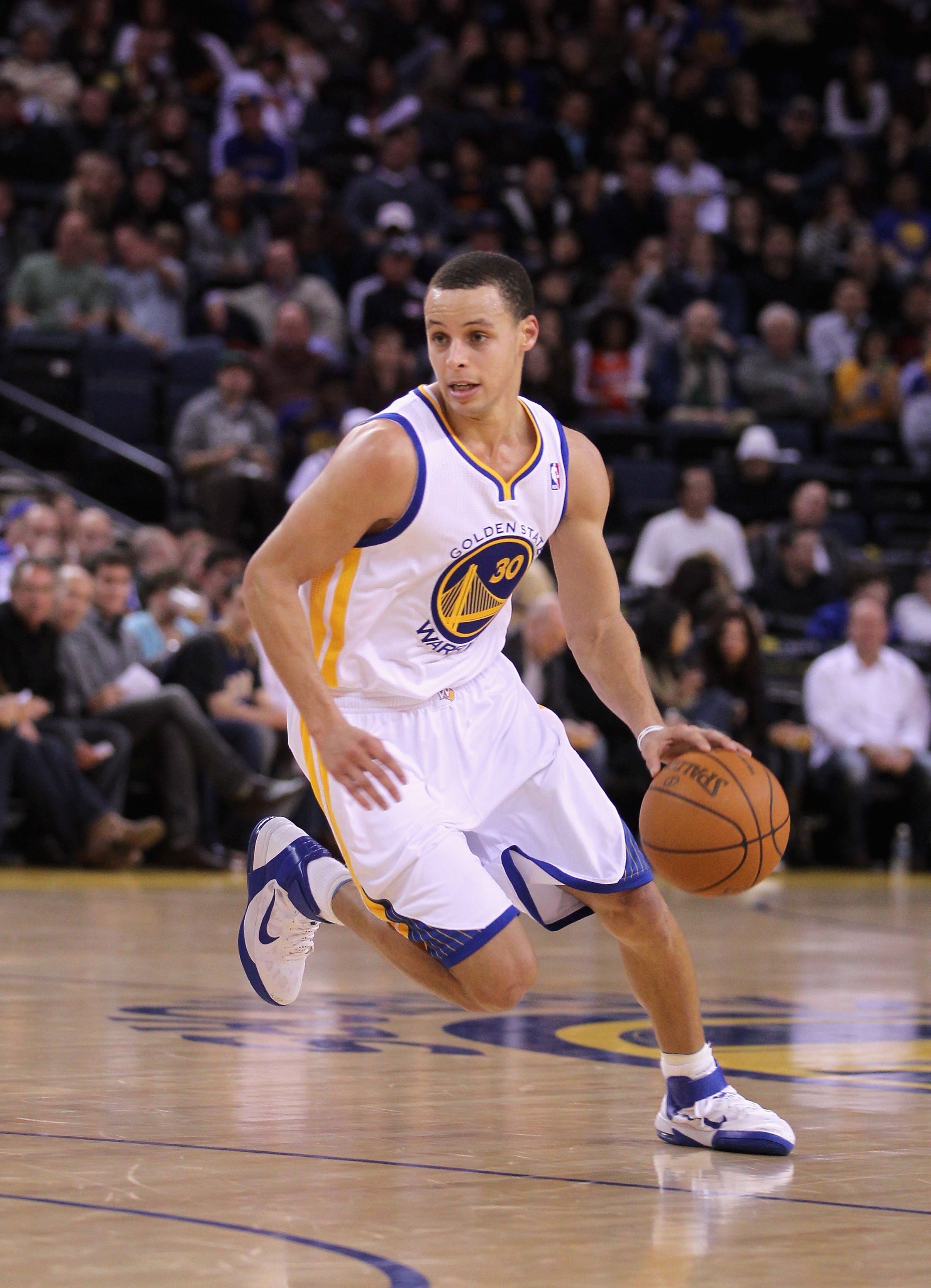 OAKLAND, CA - MARCH 25:  Stephen Curry #30 of the Golden State Warriors in action against the Toronto Raptors at Oracle Arena on March 25, 2011 in Oakland, California. NOTE TO USER: User expressly acknowledges and agrees that, by downloading and or using