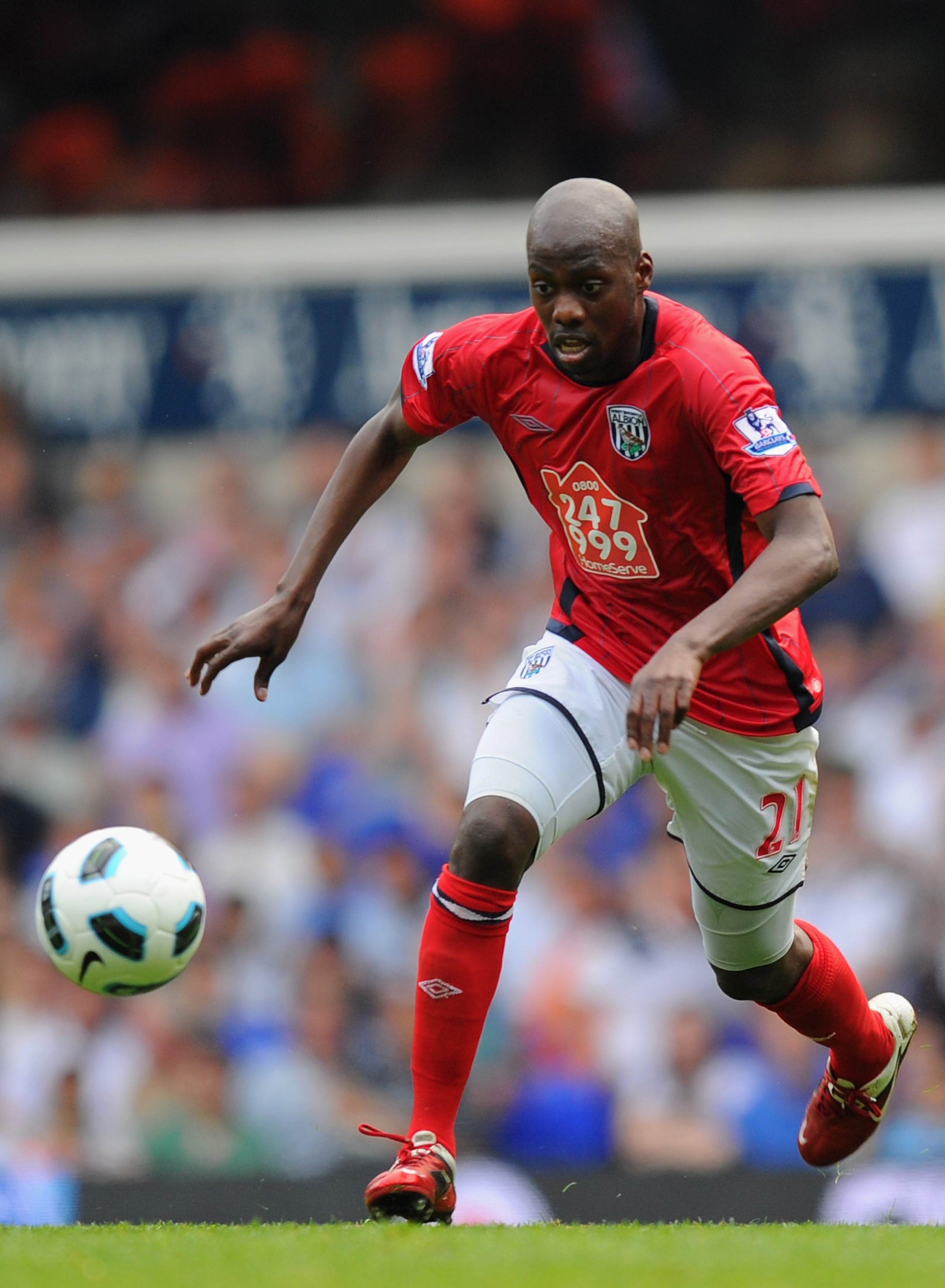 LONDON, ENGLAND - APRIL 23:  Youssouf Mulumbu of West Brom on the ball during the Barclays Premier League match between Tottenham Hotspur and West Bromwich Albion at White Hart Lane on April 23, 2011 in London, England.  (Photo by Mike Hewitt/Getty Images