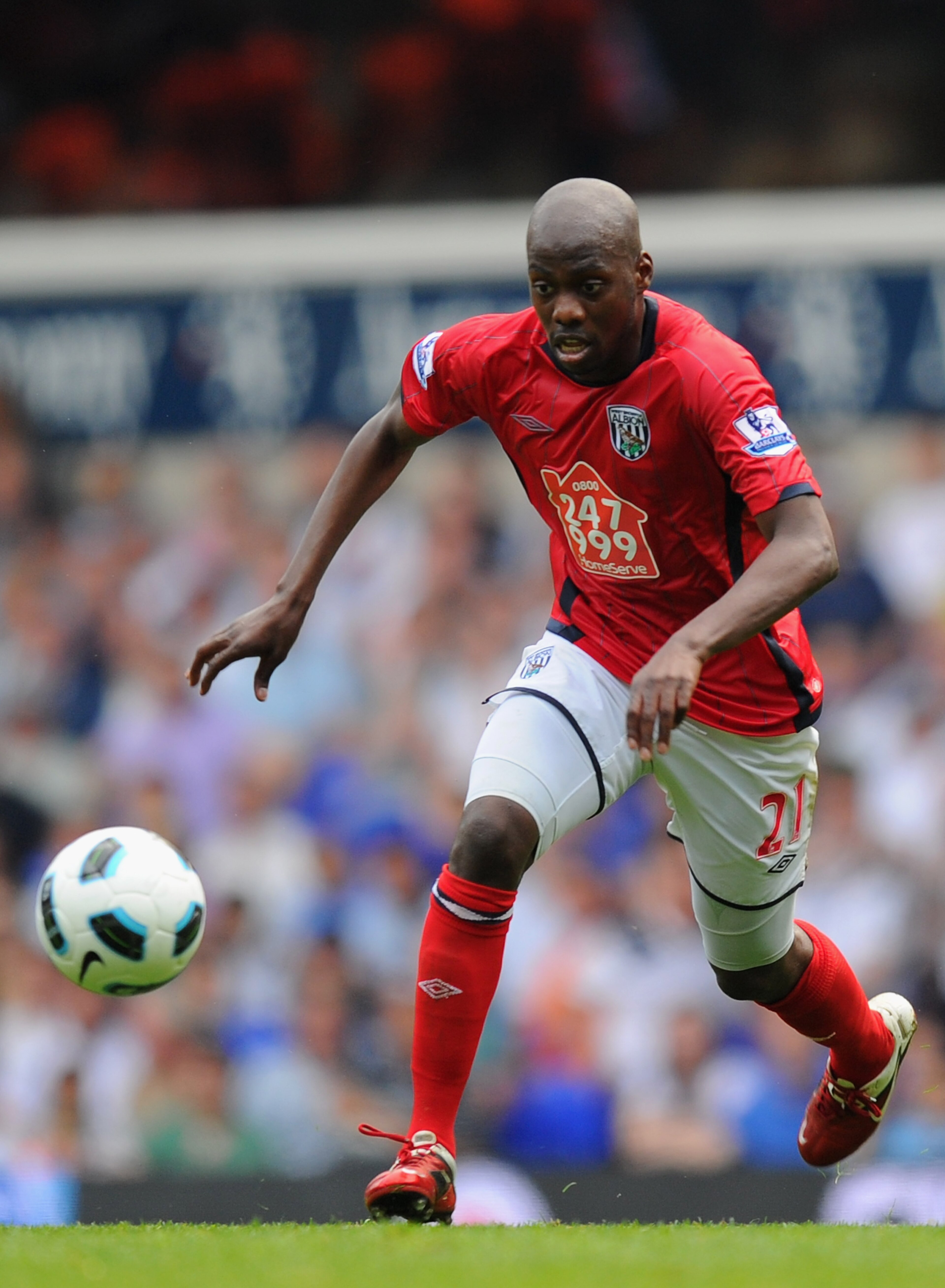 LONDON, ENGLAND - APRIL 23:  Youssouf Mulumbu of West Brom on the ball during the Barclays Premier League match between Tottenham Hotspur and West Bromwich Albion at White Hart Lane on April 23, 2011 in London, England.  (Photo by Mike Hewitt/Getty Images