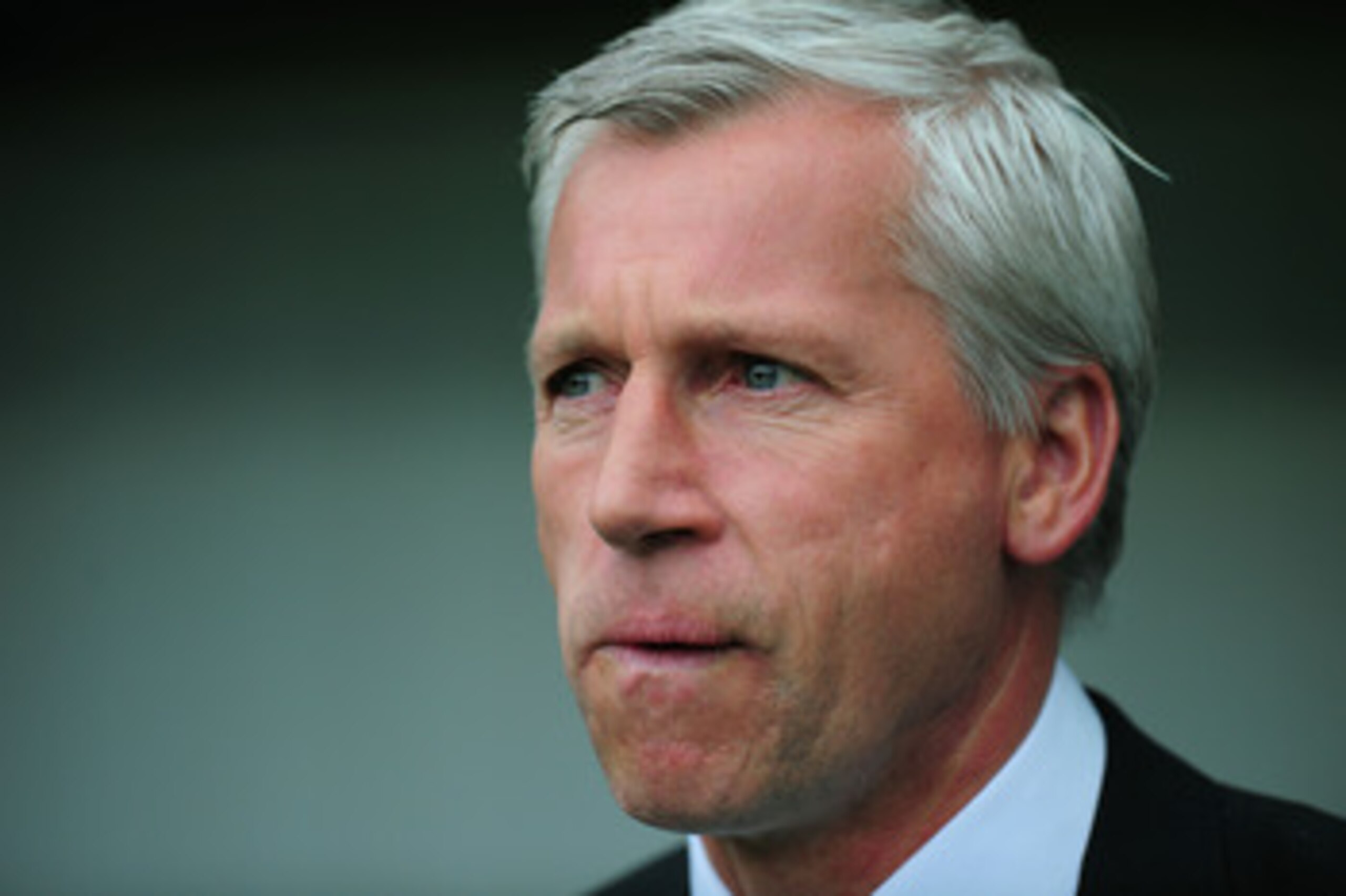 NEWCASTLE UPON TYNE, ENGLAND - MAY 07: Newacstle manager Alan Pardew looks on before the Barclays Premier League game between Newcastle United and Birmingham City at St James' Park on May 7, 2011 in Newcastle upon Tyne, England. (Photo by Stu Forster/Ge NEWCASTLE UPON TYNE, ENGLAND - MAY 07: Newacstle manager Alan Pardew looks on before the Barclays Premier League game between Newcastle United and Birmingham City at St James' Park on May 7, 2011 in Newcastle upon Tyne, England. (Photo by Stu Forster/Ge