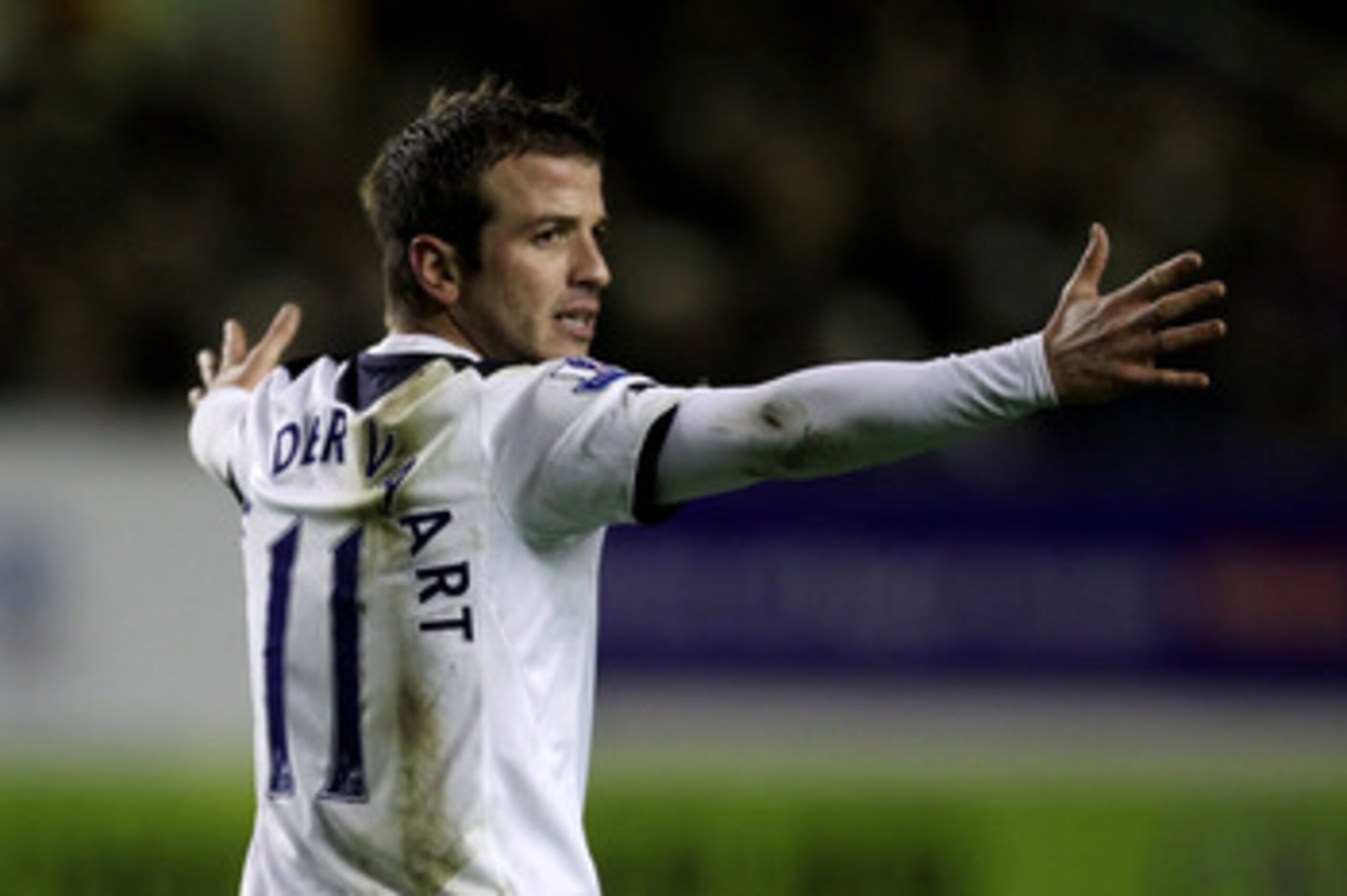 LIVERPOOL, ENGLAND - JANUARY 05: Rafael Van der Vaart of Tottenham Hotspur reacts during the Barclays Premier League match between Everton and Tottenham Hotspur at Goodison Park on January 5, 2011 in Liverpool, England. (Photo by Alex Livesey/Getty Ima LIVERPOOL, ENGLAND - JANUARY 05: Rafael Van der Vaart of Tottenham Hotspur reacts during the Barclays Premier League match between Everton and Tottenham Hotspur at Goodison Park on January 5, 2011 in Liverpool, England. (Photo by Alex Livesey/Getty Ima