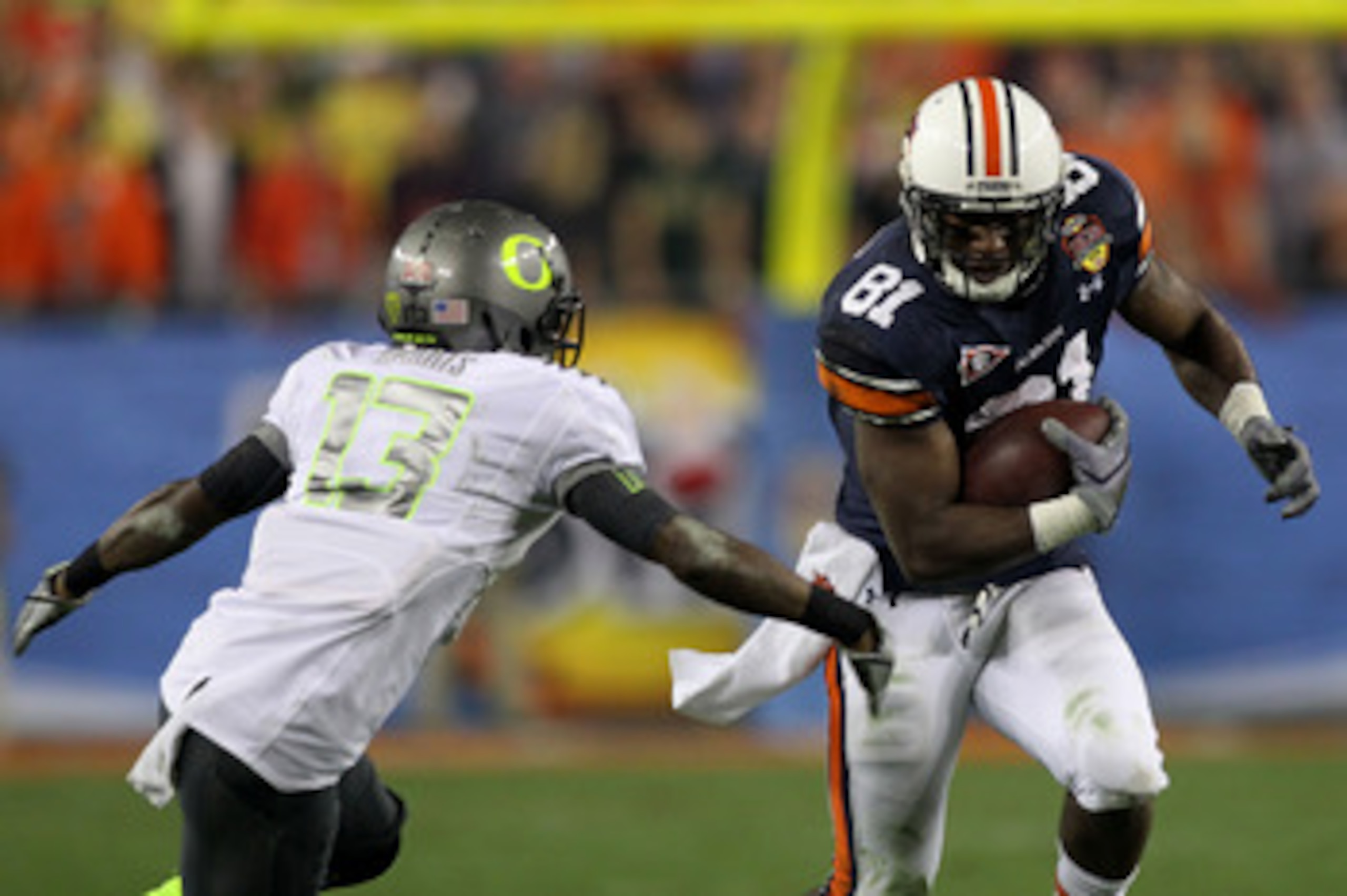 GLENDALE, AZ - JANUARY 10:  Terrell Zachery #81 of the Auburn Tigers runs against Cliff Harris #13 of the Oregon Ducks during the Tostitos BCS National Championship Game at University of Phoenix Stadium on January 10, 2011 in Glendale, Arizona.  (Photo by
