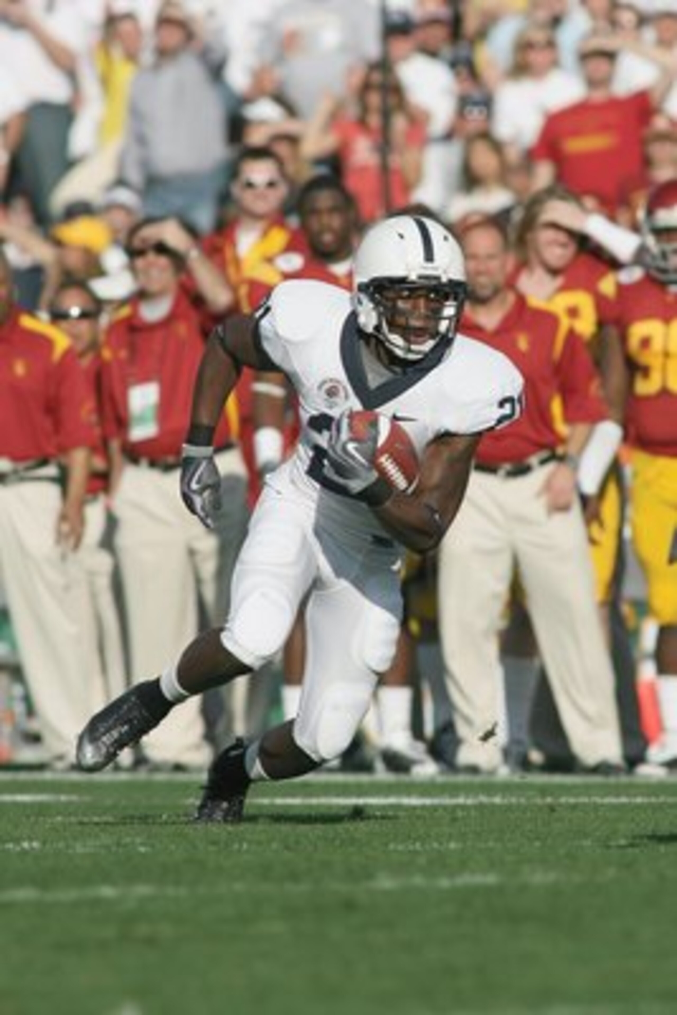 PASADENA, CA - JANUARY 1:  Stephfon Green #21 of the Penn State Nittany Lions carries the ball against the USC Trojans on January 1, 2009 at the Rose Bowl in Pasadena, California.  USC won 38-24.  (Photo by Jeff Golden/Getty Images)