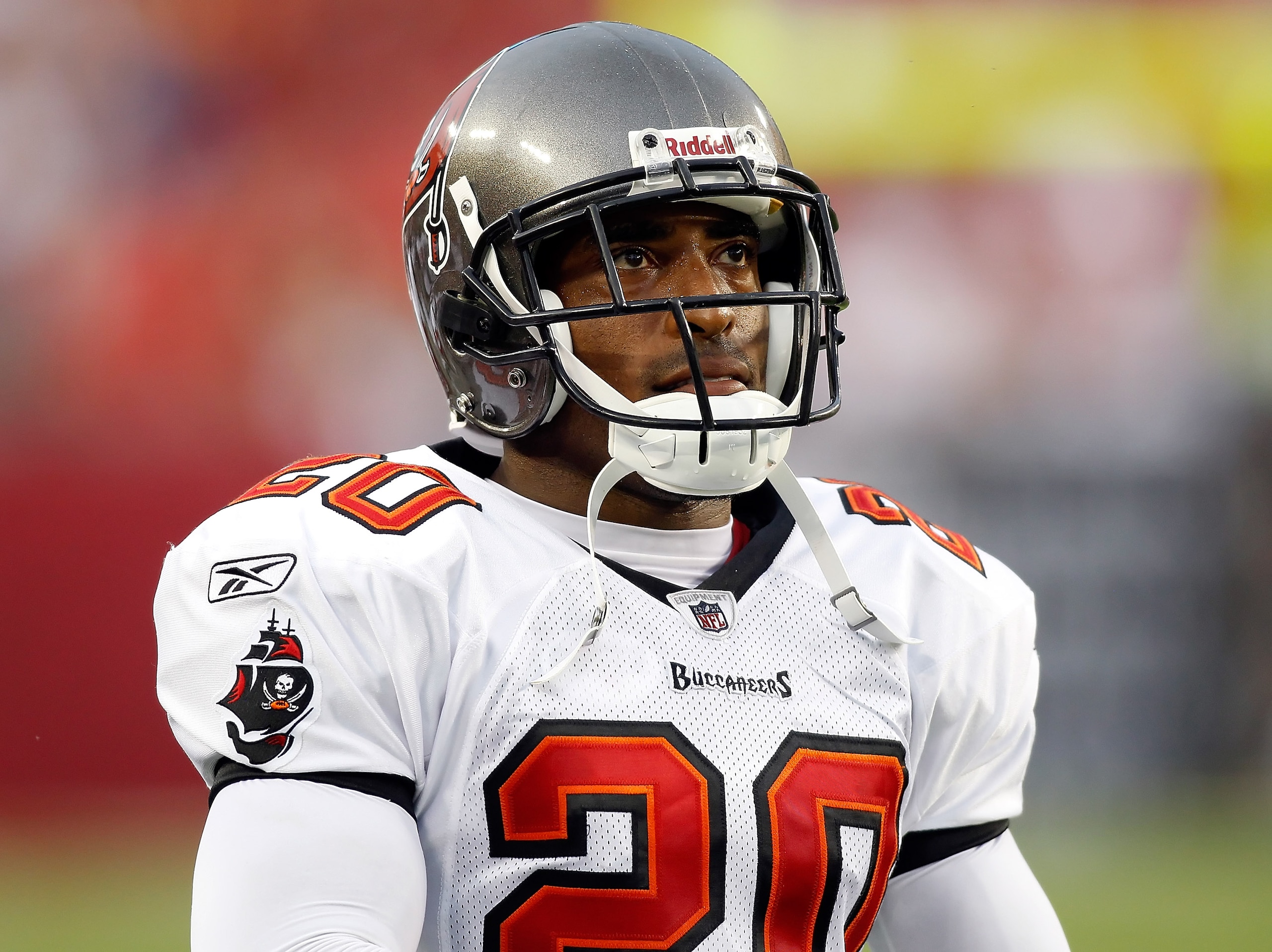 TAMPA, FL - AUGUST 21: Defensive back Ronde Barber #20 of the Tampa Bay Buccaneers looks at the scoreboard against the Kansas City Chiefs during a preseason game at Raymond James Stadium on August 21, 2010 in Tampa, Florida. (Photo by J. Meric/Getty Ima TAMPA, FL - AUGUST 21: Defensive back Ronde Barber #20 of the Tampa Bay Buccaneers looks at the scoreboard against the Kansas City Chiefs during a preseason game at Raymond James Stadium on August 21, 2010 in Tampa, Florida. (Photo by J. Meric/Getty Ima