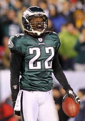 PHILADELPHIA, PA - NOVEMBER 21:  Asante Samuel #22 of the Philadelphia Eagles celebrates after an interception in the second quarter against the New York Giants at Lincoln Financial Field on November 21, 2010 in Philadelphia, Pennsylvania.  (Photo by Nick