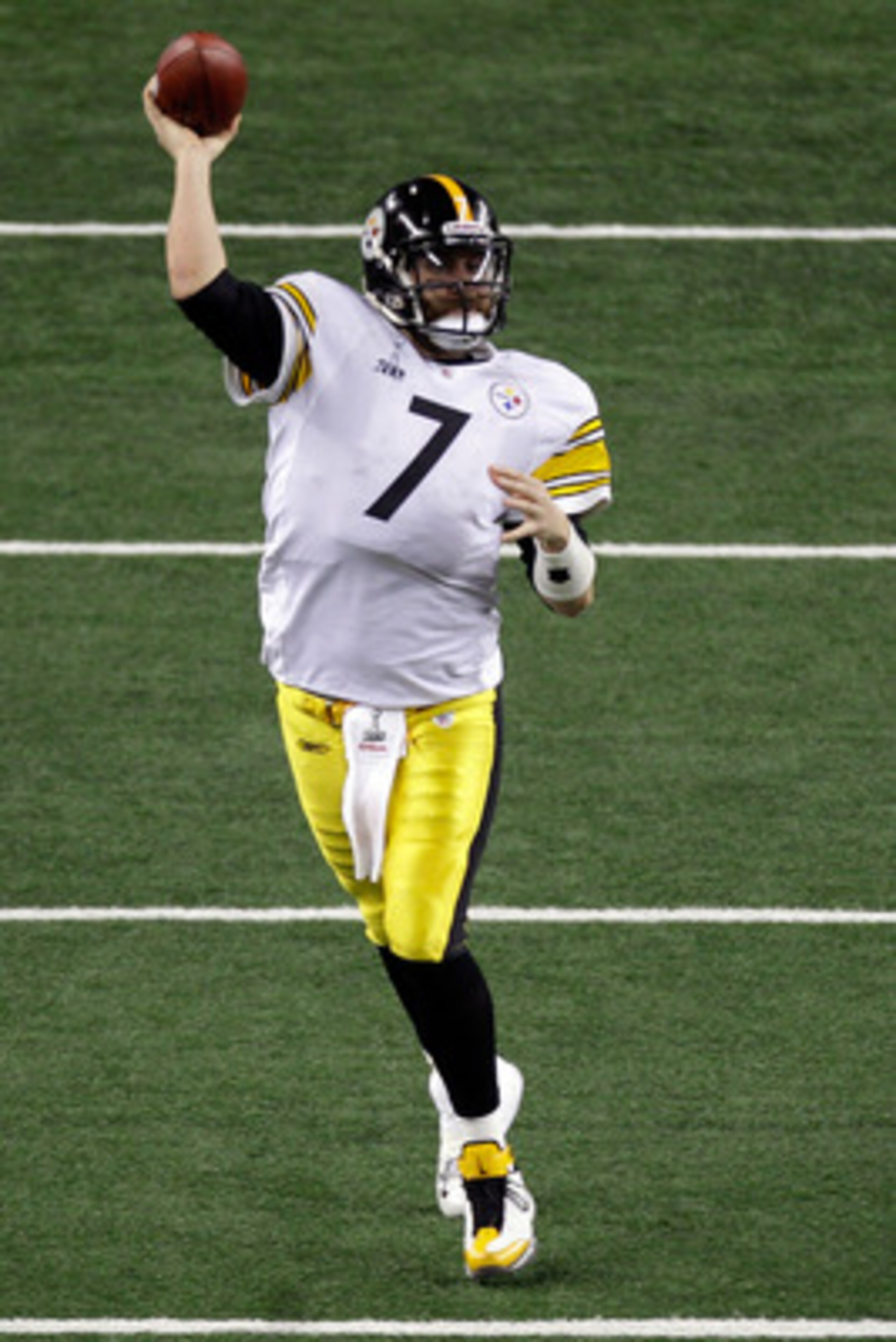 ARLINGTON, TX - FEBRUARY 06:  Ben Roethlisberger #7 of the Pittsburgh Steelers drops back against the Green Bay Packers during Super Bowl XLV at Cowboys Stadium on February 6, 2011 in Arlington, Texas.  (Photo by Rob Carr/Getty Images)