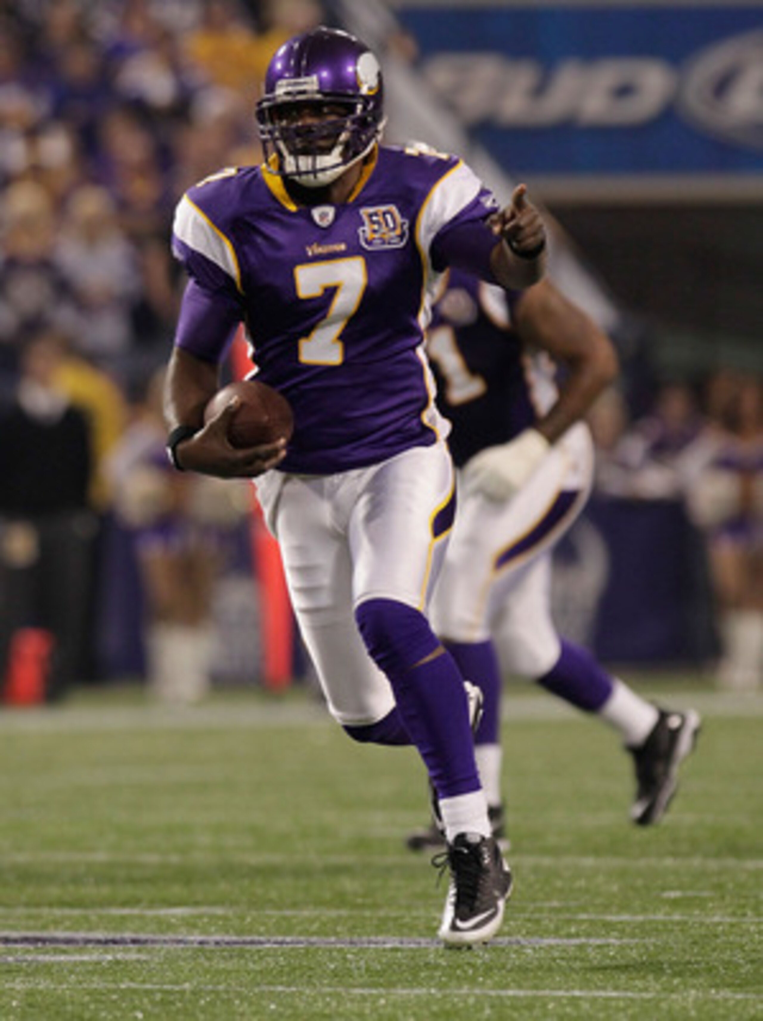 MINNEAPOLIS, MN - DECEMBER 05: Tavaris Jackson #7 of the Minnesota Vikings rushes against the Buffalo Bills at the Mall of America Field at the Hubert H. Humphrey Metrodome on December 5, 2010 in Minneapolis, Minnesota.  (Photo by Nick Laham/Getty Images)