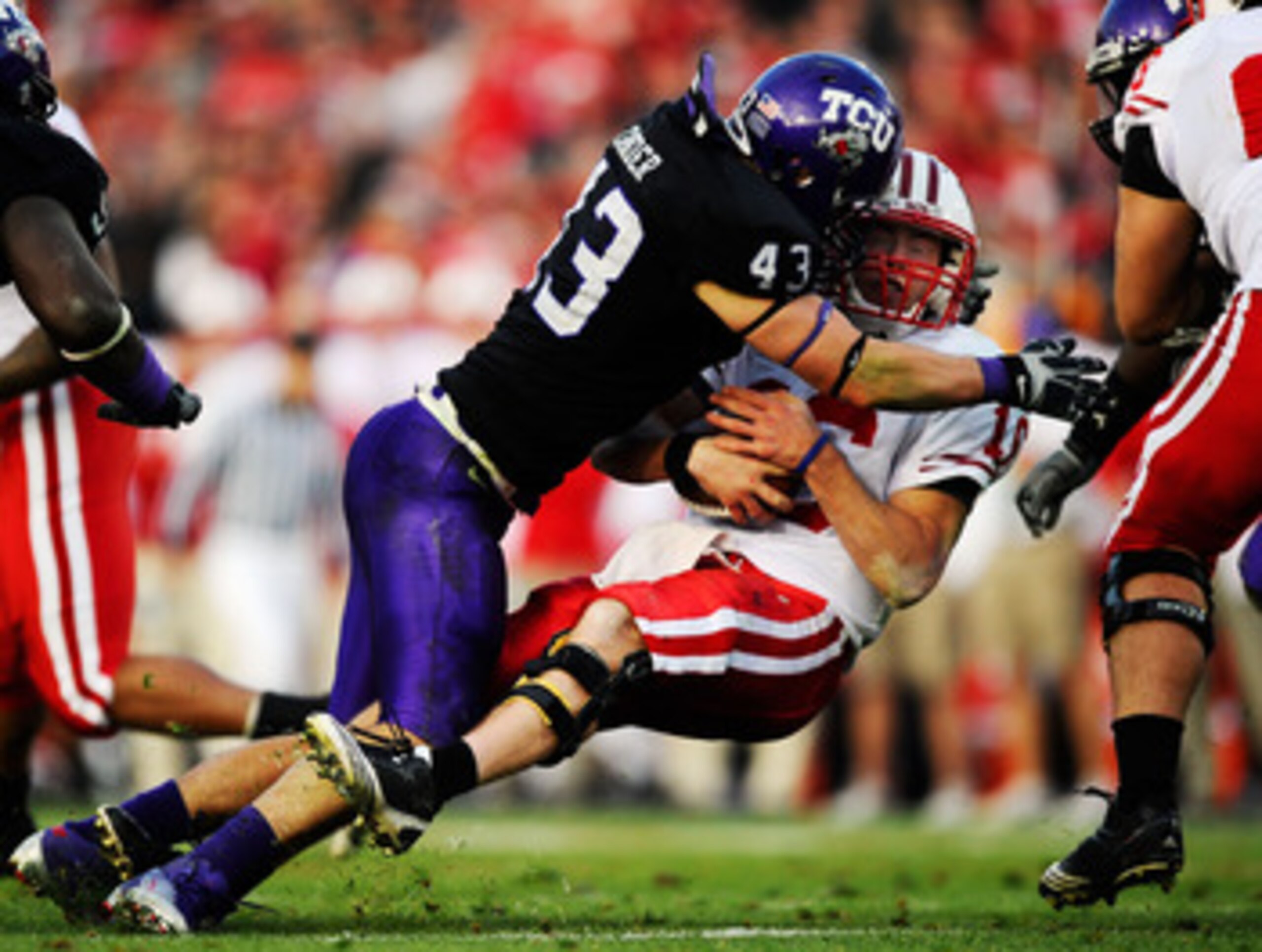 PASADENA, CA - JANUARY 01: Quarterback Scott Tolzien #16 of the Wisconsin Badgers is sacked by linebacker Tank Carder #43 of the TCU Horned Frogs during the 97th Rose Bowl game on January 1, 2011 in Pasadena, California. (Photo by Kevork Djansezian/Gett PASADENA, CA - JANUARY 01: Quarterback Scott Tolzien #16 of the Wisconsin Badgers is sacked by linebacker Tank Carder #43 of the TCU Horned Frogs during the 97th Rose Bowl game on January 1, 2011 in Pasadena, California. (Photo by Kevork Djansezian/Gett
