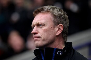 BOLTON, ENGLAND - FEBRUARY 13:  Everton Manager David Moyes looks on prior to the Barclays Premier League match between Bolton Wanderers and Everton at the Reebok Stadium on February 13, 2011 in Bolton, England. (Photo by Alex Livesey/Getty Images)