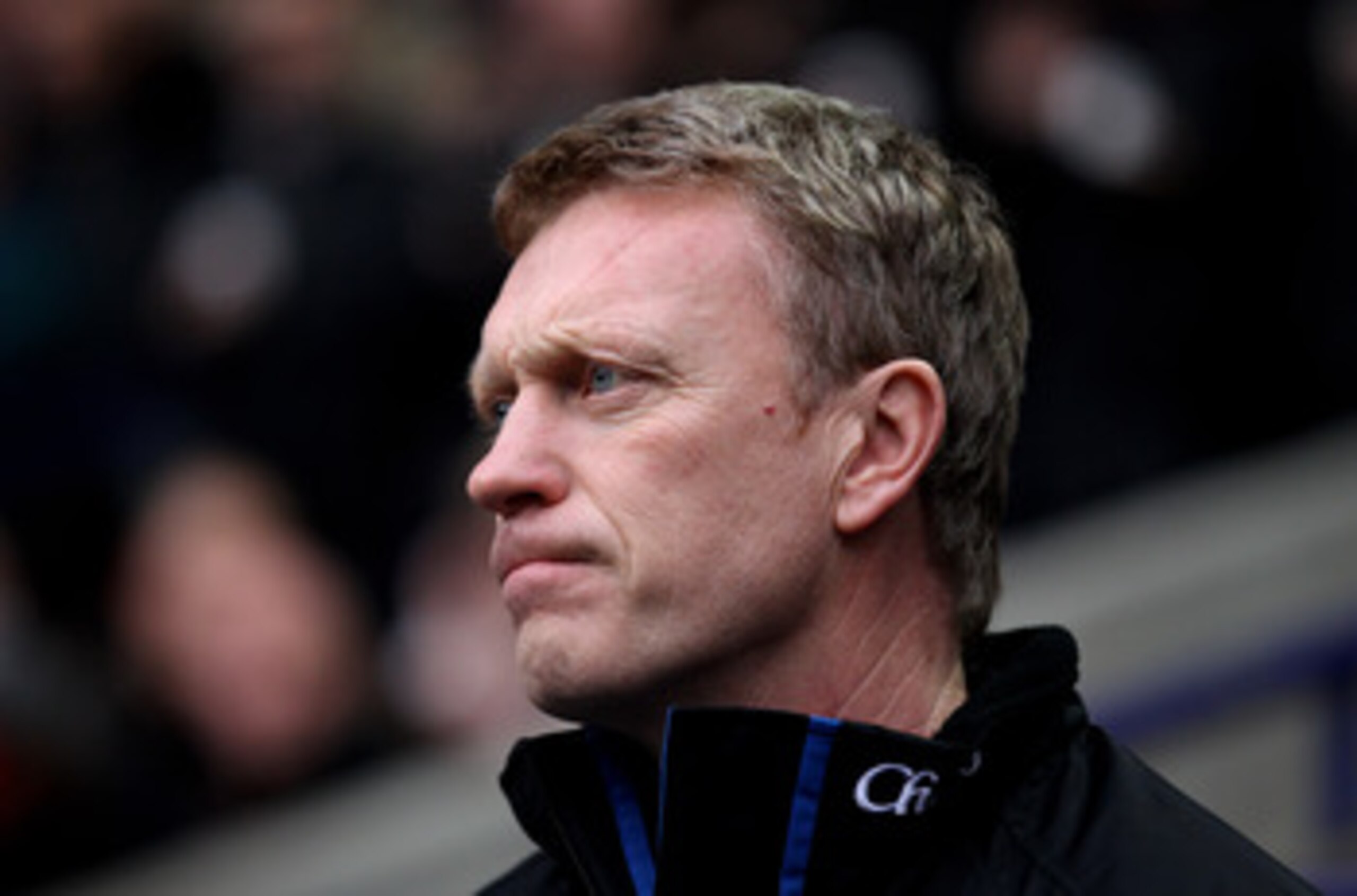 BOLTON, ENGLAND - FEBRUARY 13:  Everton Manager David Moyes looks on prior to the Barclays Premier League match between Bolton Wanderers and Everton at the Reebok Stadium on February 13, 2011 in Bolton, England. (Photo by Alex Livesey/Getty Images)