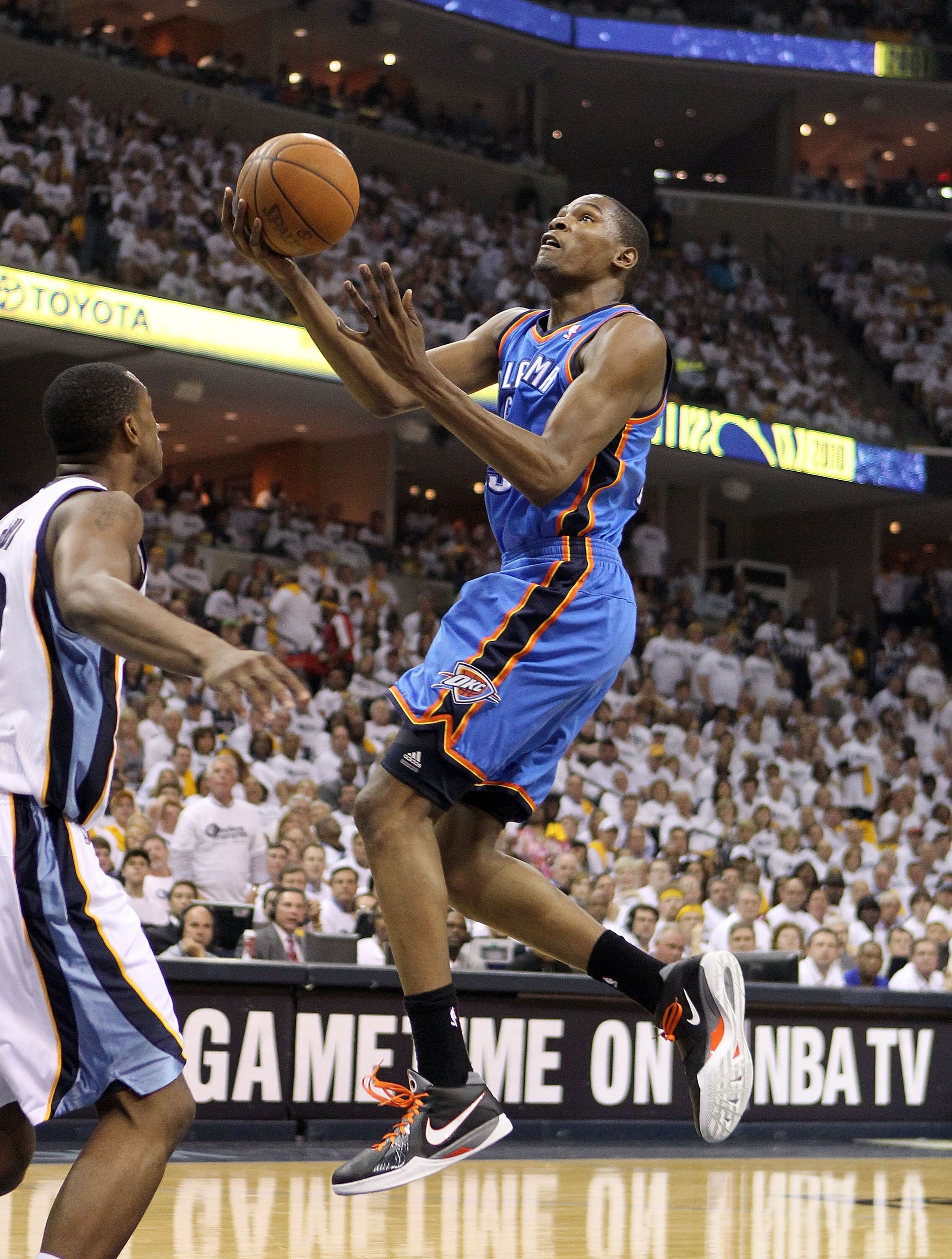 MEMPHIS, TN - MAY 09: Kevin Durant #35 of the Oklahoma City Thunder shoots the ball during the game against the Memphis Grizzlies in Game Four of the Western Conference Semifinals in the 2011 NBA Playoffs at FedExForum on May 9, 2011 in Memphis, Tennessee