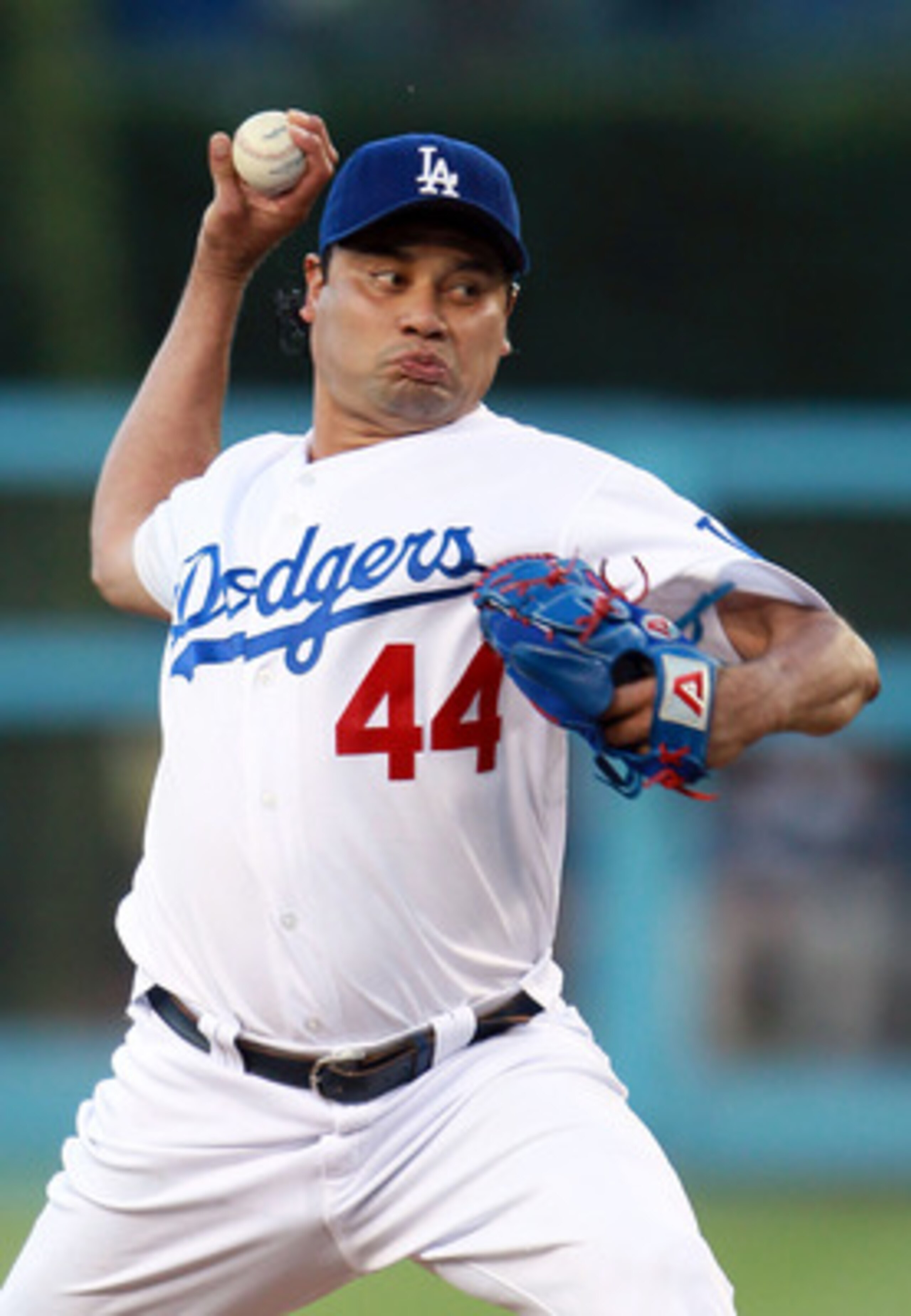 LOS ANGELES, CA - AUGUST 04:  Vicente Padilla #44 of the Los Angeles Dodgers pitches against the San Diego Padres at Dodger Stadium on August 4, 2010 in Los Angeles, California.  (Photo by Jeff Gross/Getty Images)