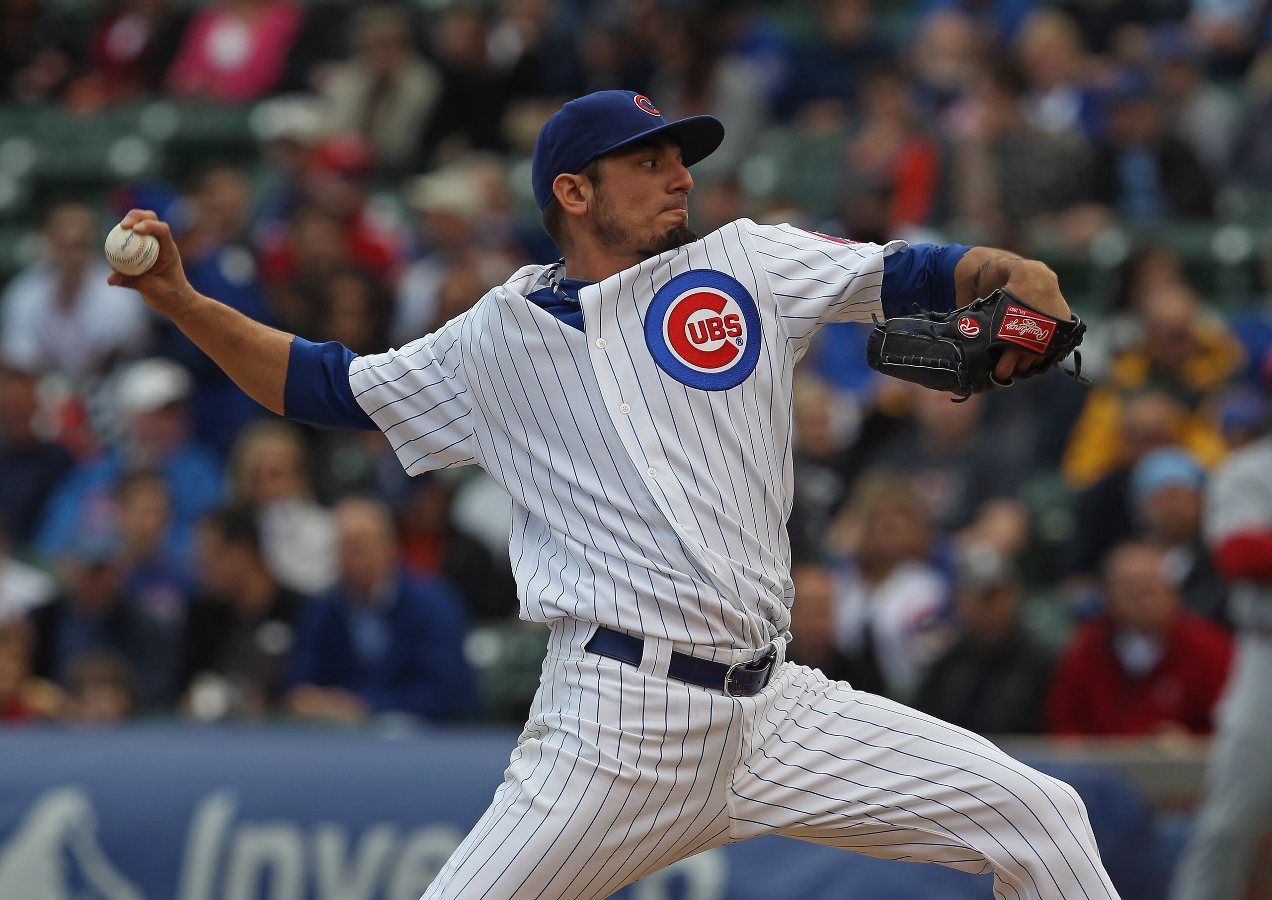 CHICAGO, IL - MAY 06: Starting pitcher Matt Garza #17 of the Chicago Cubs delivers the ball against the Cincinnati Reds at Wrigley Field on May 6, 2011 in Chicago, Illinois. (Photo by Jonathan Daniel/Getty Images)