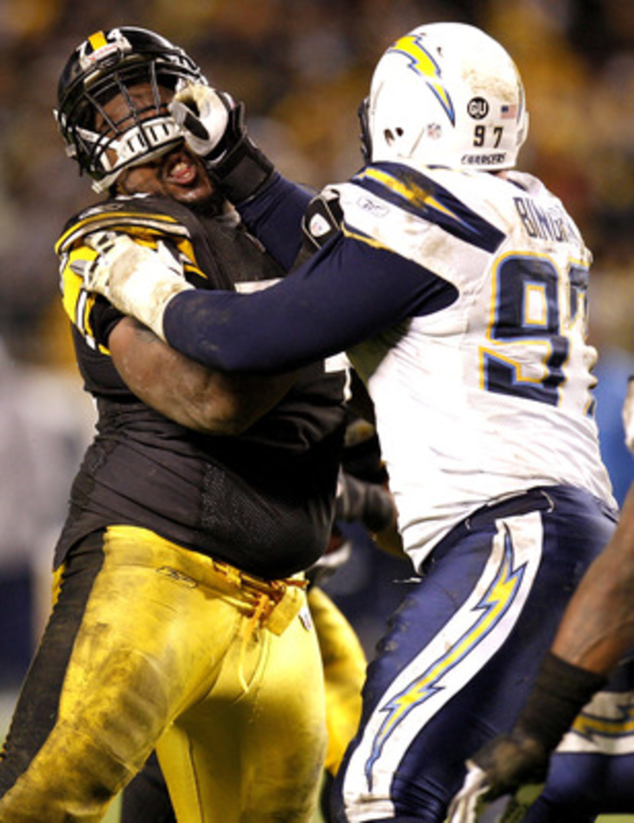 PITTSBURGH - NOVEMBER 16:  Willie Colon #74 of the Pittsburgh Steelers has his helmet pushed up while blocking by Ryon Bingham #97 of the San Diego Chargers on November 16, 2008 at Heinz Field in Pittsburgh, Pennsylvania. Pittsburgh won the game 11-10. (P