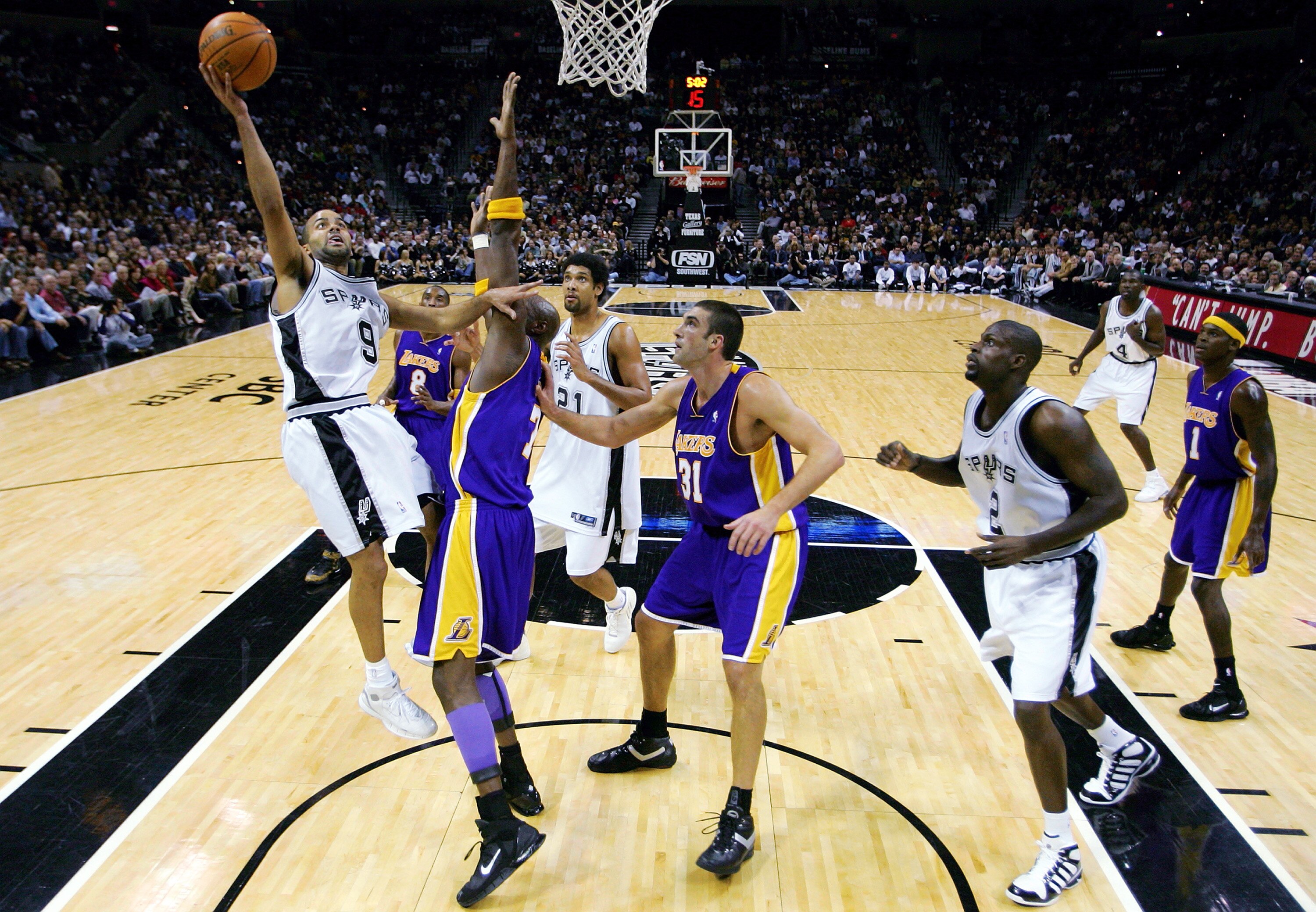 SAN ANTONIO - NOVEMBER 29:  Guard Tony Parker #9 of the San Antonio Spurs drives to the hoop against Lamar Odom #7 of the Los Angeles Lakers on November 29, 2005 at the SBC Center in San Antonio, Texas.  NOTE TO USER: User expressly acknowledges and agree