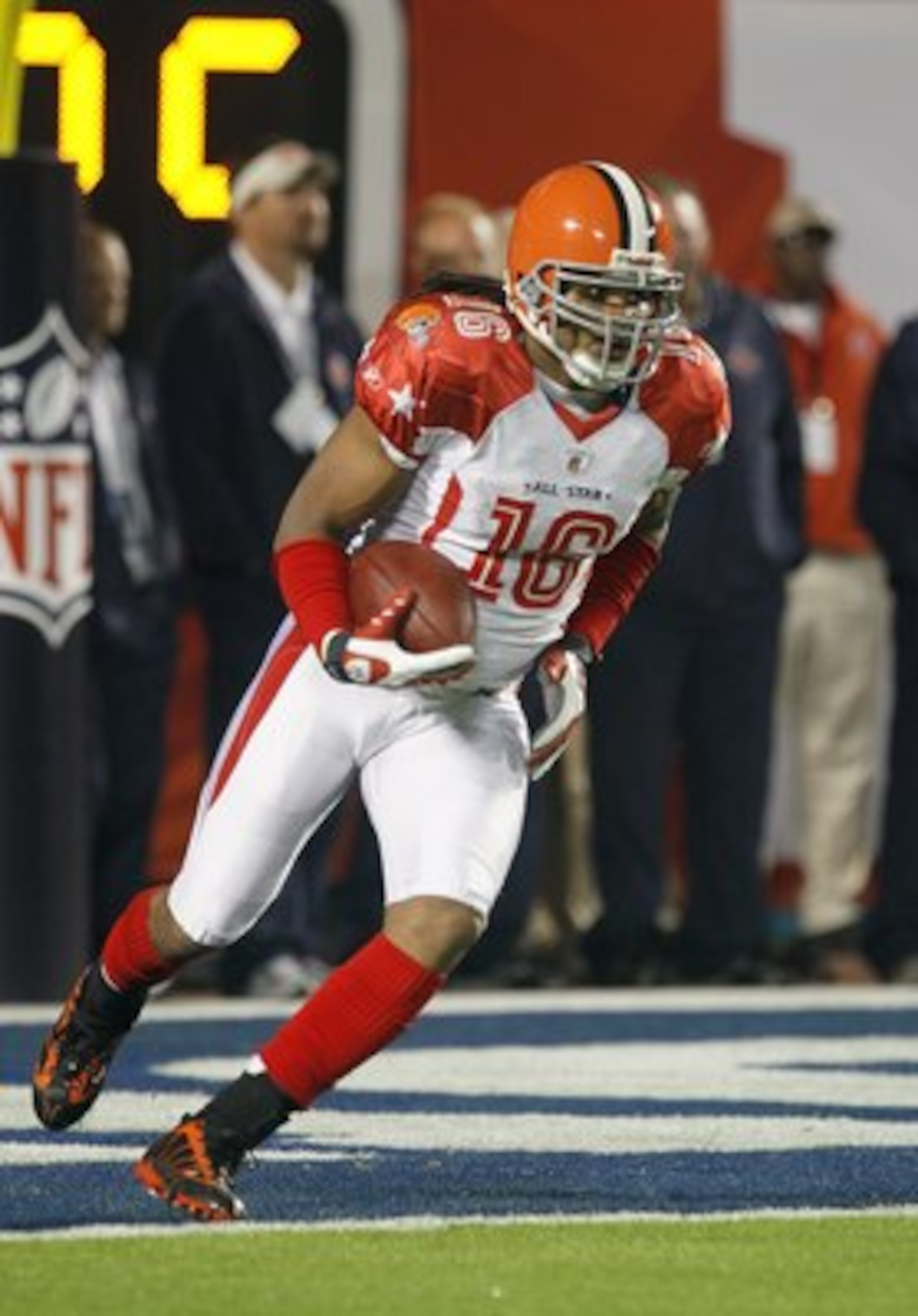 MIAMI GARDENS, FL - JANUARY 31:  Josh Cribbs #16 of the AFC's Cleveland Borwns runs with the ball for yardage during the 2010 AFC-NFC Pro Bowl game at Sun Life Stadium on January 31, 2010 in Miami Gardens, Florida. The AFC defeated the NFC 41-34. (Photo b
