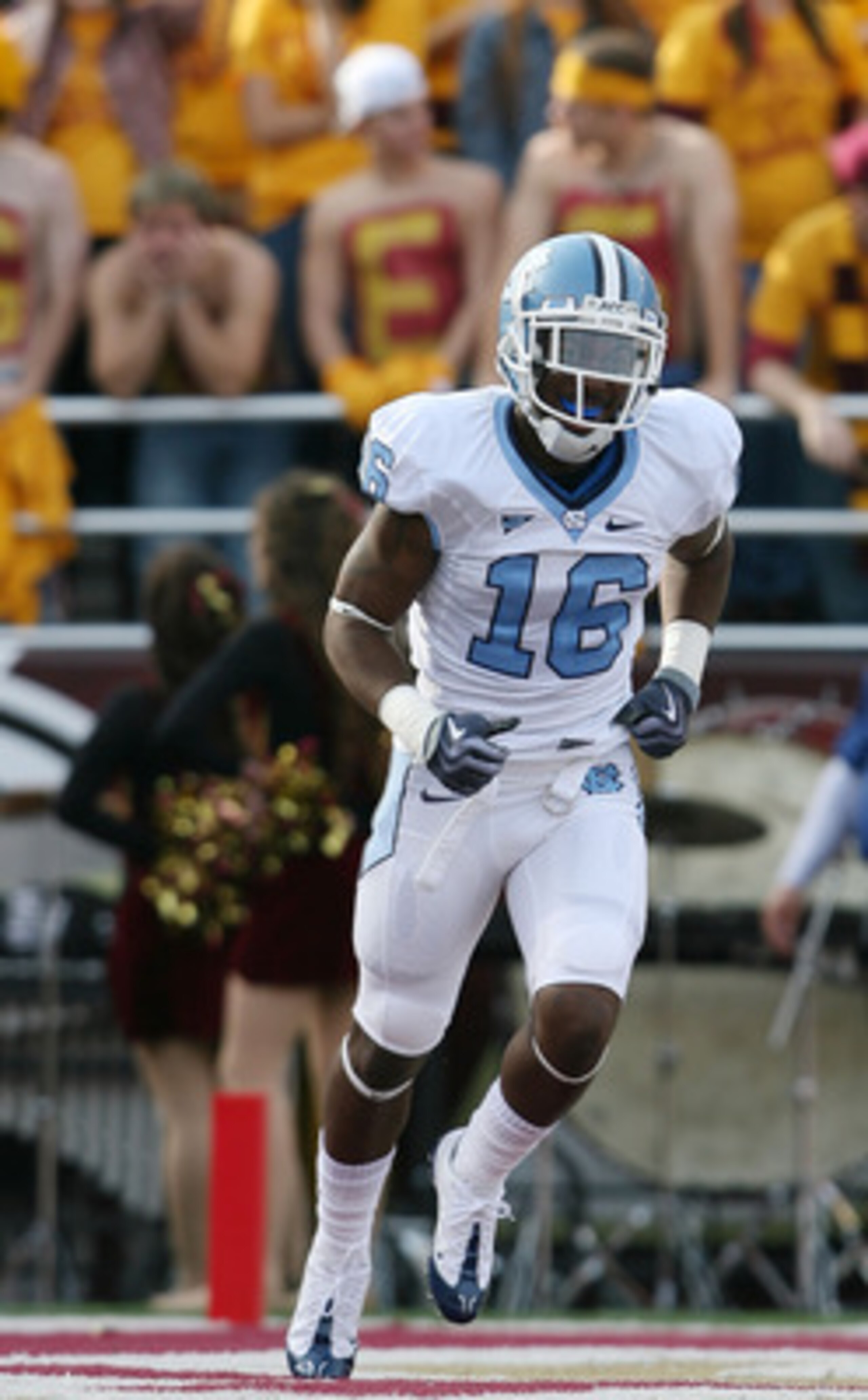 CHESTNUT HILL, MA - NOVEMBER 21:  Kendric Burney #16 of the North Carolina Tar Heels celebrates his touchdown in the first quarter against the Boston College Eagles on November 21, 2009 at Alumni Stadium in Chestnut Hill, Massachusetts.  (Photo by Elsa/Ge