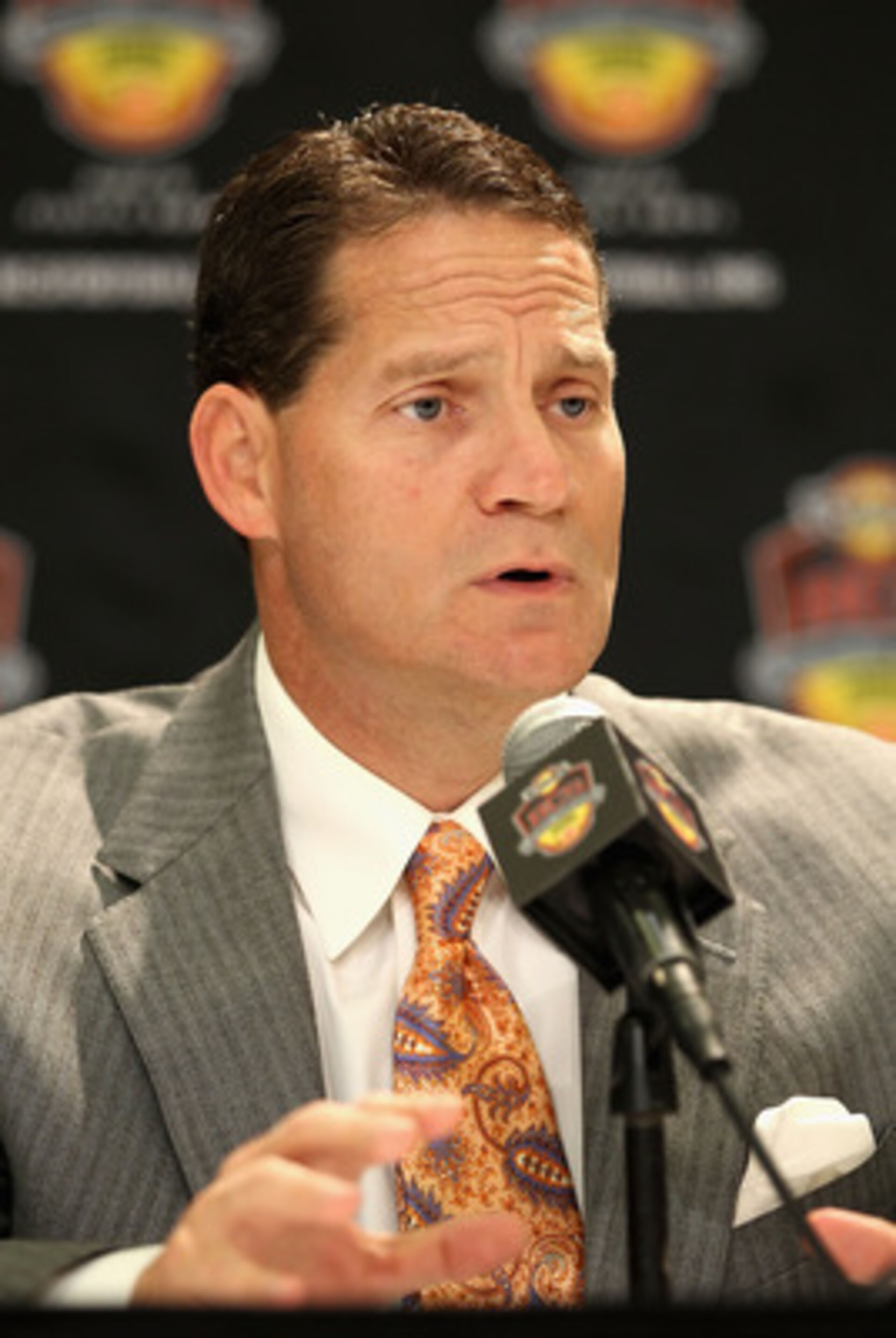 SCOTTSDALE, AZ - JANUARY 09:  Head coach Gene Chizik of the Auburn Tigers speaks to the media during a press conference for the Tostitos BCS National Championship Game against the Oregon Ducks at the JW Marriott Camelback Inn on January 9, 2011 in Scottsd
