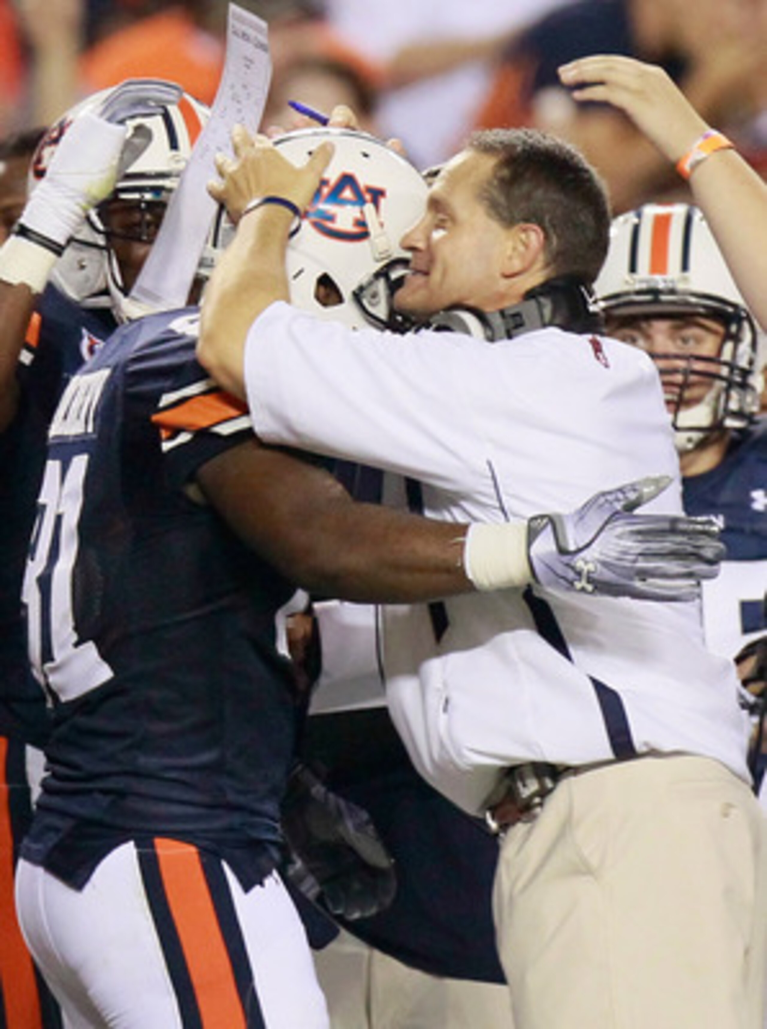AUBURN, AL - SEPTEMBER 18:  Head coach Gene Chizik of the Auburn Tigers hugs Terrell Zachery #81 after Zachery's touchdown against the Clemson Tigers at Jordan-Hare Stadium on September 18, 2010 in Auburn, Alabama.  (Photo by Kevin C. Cox/Getty Images)