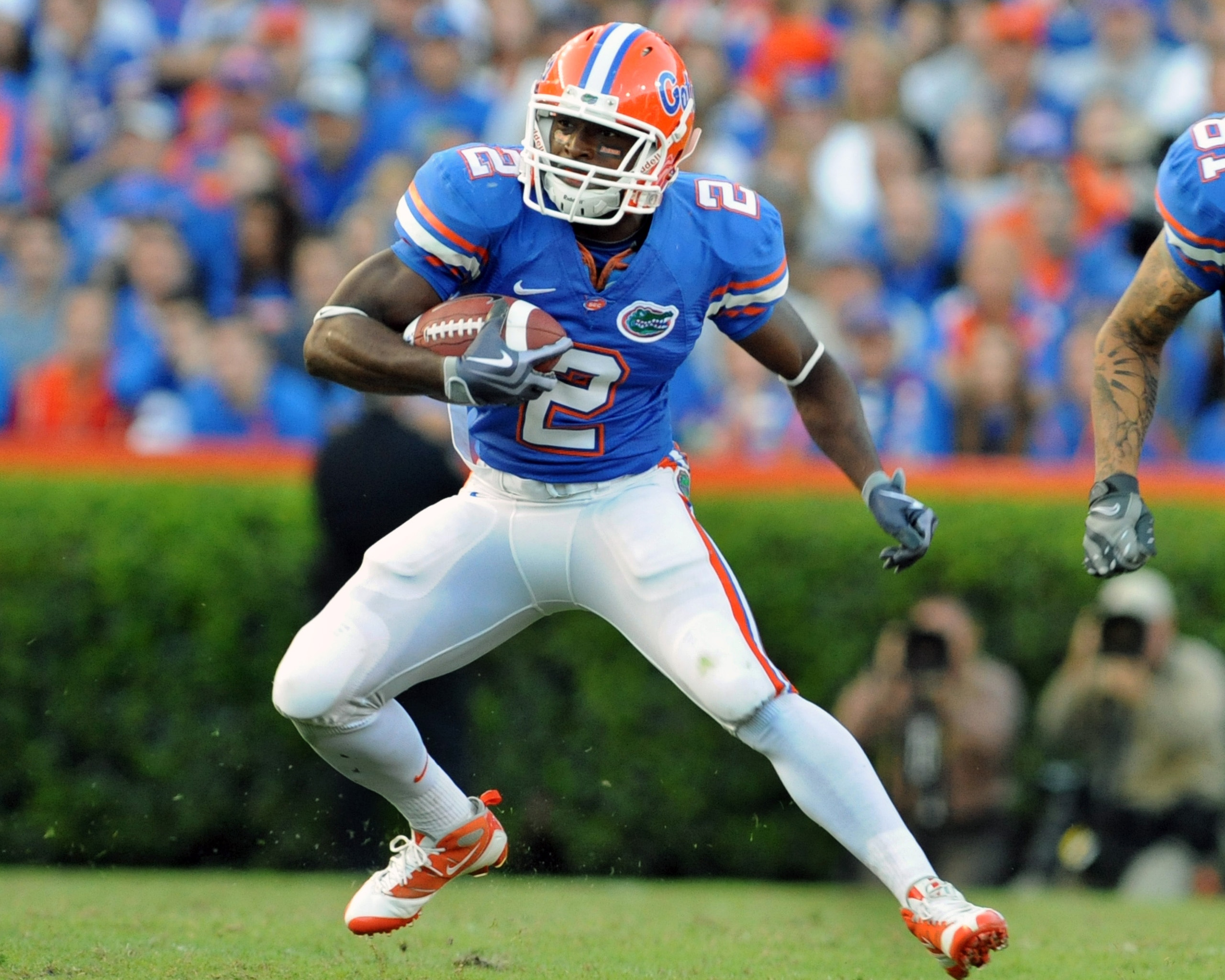 GAINESVILLE, FL - OCTOBER 17: Running back Jeff Demps #2 of the Florida Gators rushes upfield against the University of Arkansas Razorbacks October 17, 2009 at Ben Hill Griffin Stadium in Gainesville, Florida.  (Photo by Al Messerschmidt/Getty Images)