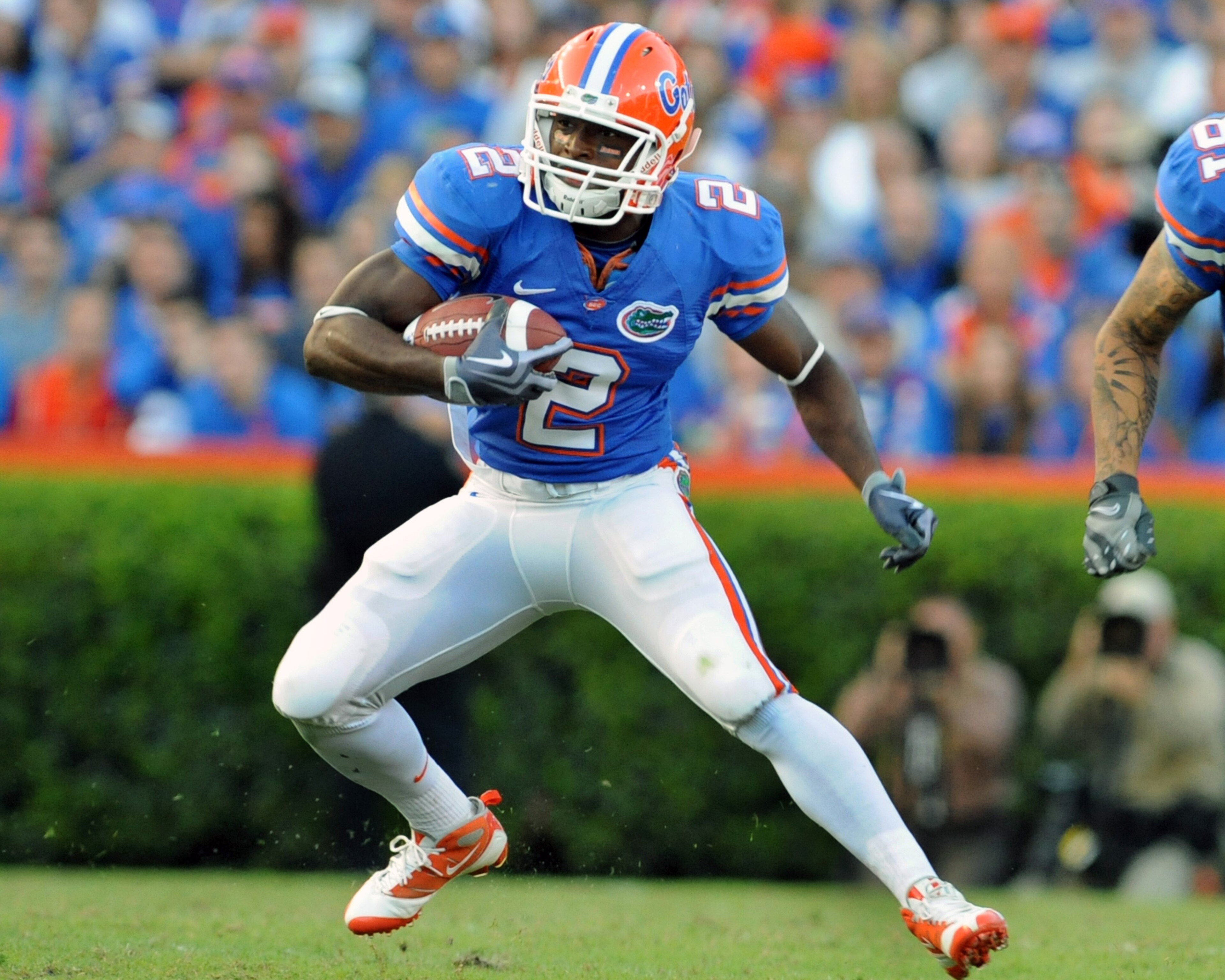 GAINESVILLE, FL - OCTOBER 17: Running back Jeff Demps #2 of the Florida Gators rushes upfield against the University of Arkansas Razorbacks October 17, 2009 at Ben Hill Griffin Stadium in Gainesville, Florida.  (Photo by Al Messerschmidt/Getty Images)