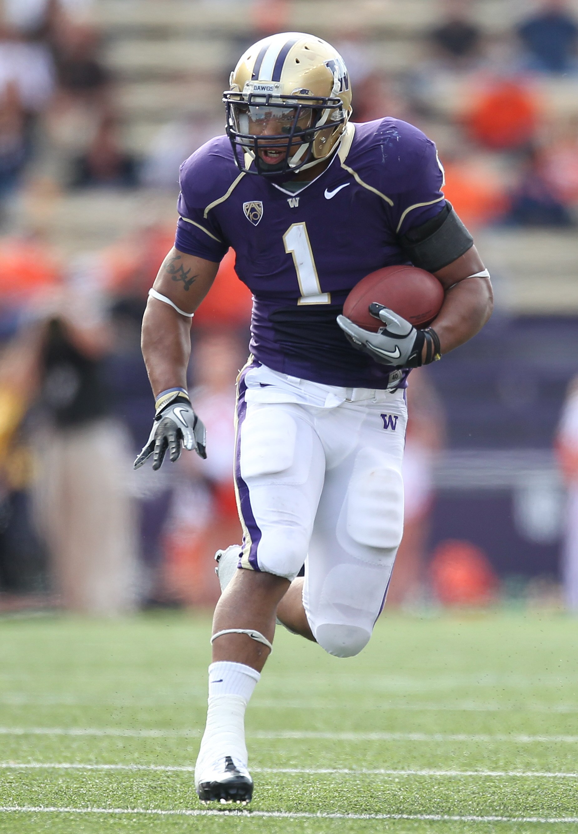 SEATTLE - SEPTEMBER 11:  Running back Chris Polk #1 of the Washington Huskies rushes against the Syracuse Orange on September 11, 2010 at Husky Stadium in Seattle, Washington. (Photo by Otto Greule Jr/Getty Images)