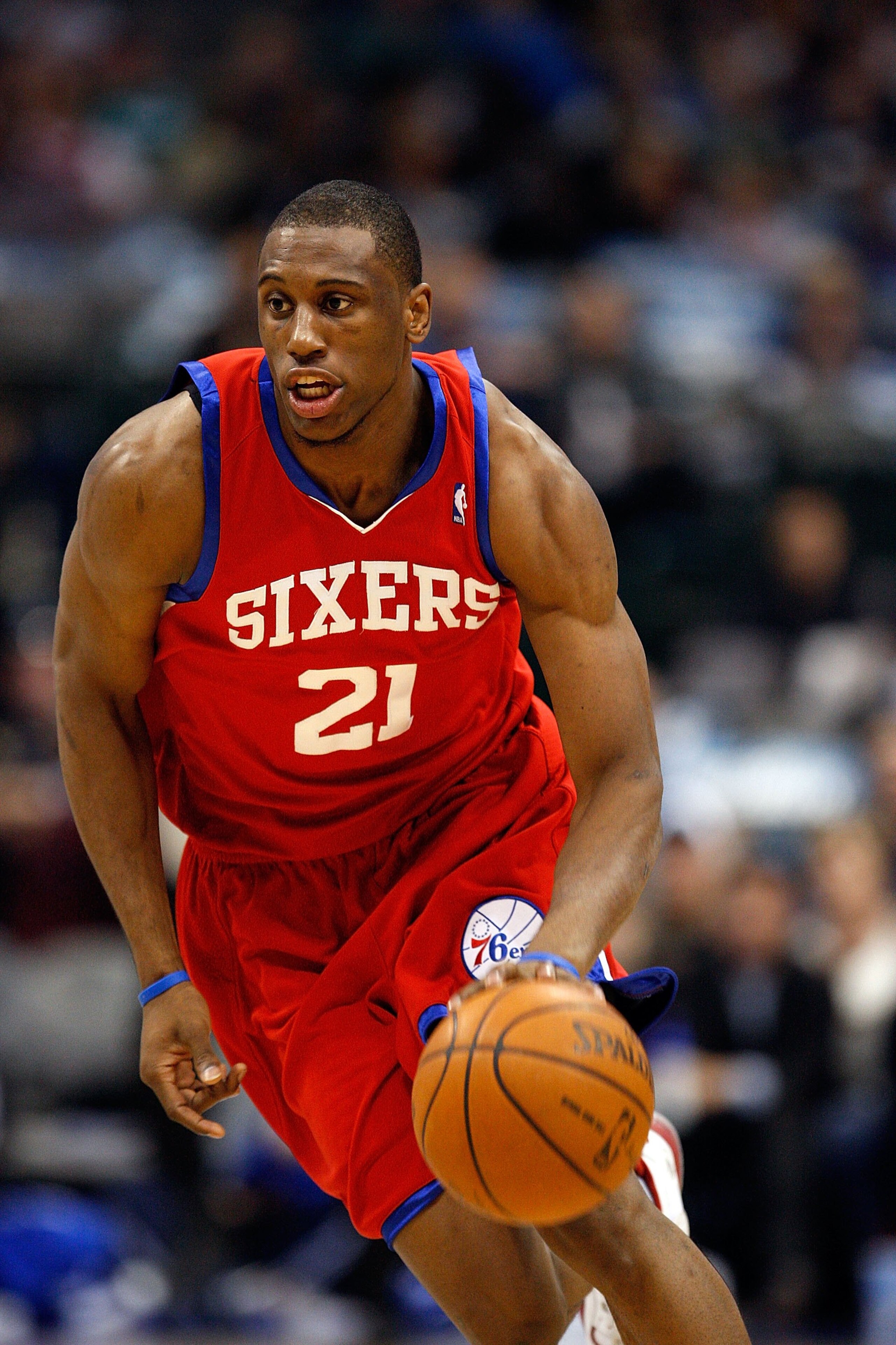 DALLAS - NOVEMBER 30:  Forward Thaddeus Young #21 of the Philadelphia 76ers on November 30, 2009 at American Airlines Center in Dallas, Texas.  NOTE TO USER: User expressly acknowledges and agrees that, by downloading and/or using this Photograph, user is