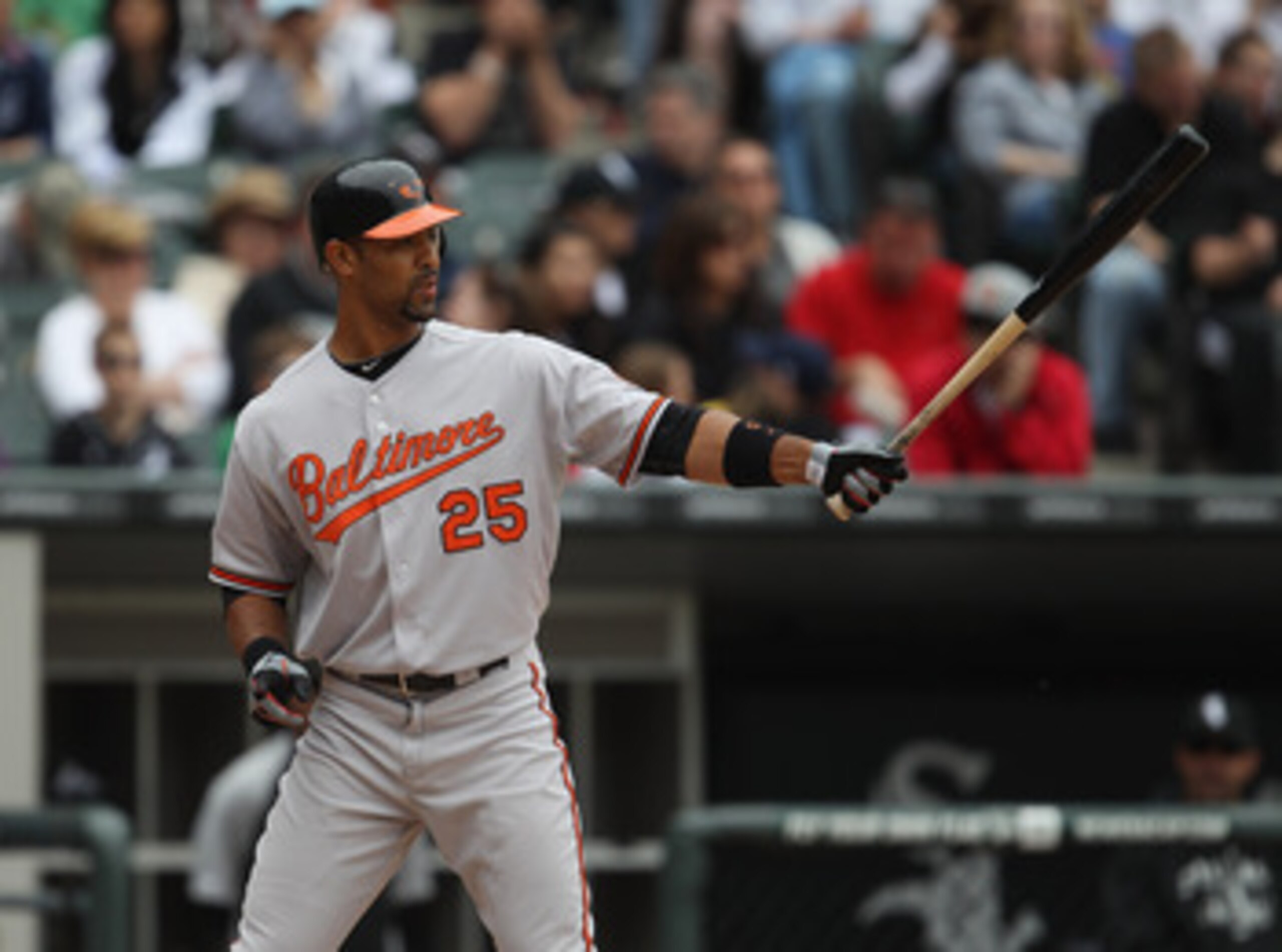 CHICAGO, IL - MAY 01: Derrick Lee #25 of the Baltimore Orioles prepares to bat against the Chicago Whiute Sox at U.S. Cellular Field on May 1, 2011 in Chicago, Illinois. The Orioles defeated the White Sox 6-4. (Photo by Jonathan Daniel/Getty Images) CHICAGO, IL - MAY 01: Derrick Lee #25 of the Baltimore Orioles prepares to bat against the Chicago Whiute Sox at U.S. Cellular Field on May 1, 2011 in Chicago, Illinois. The Orioles defeated the White Sox 6-4. (Photo by Jonathan Daniel/Getty Images)