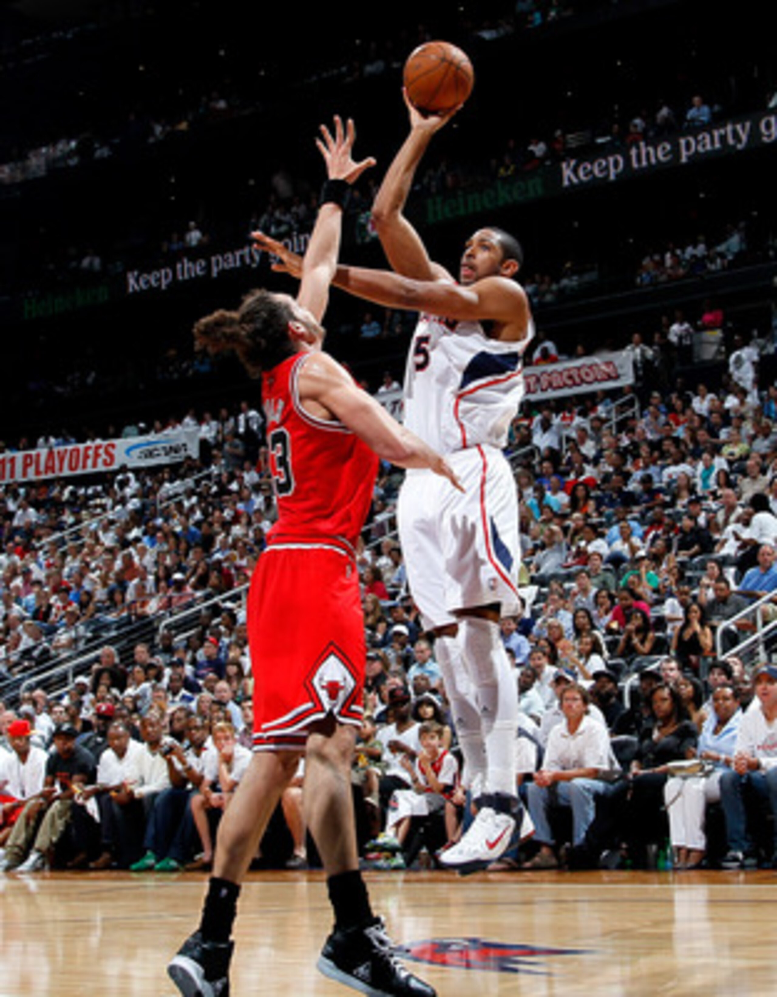 ATLANTA, GA - MAY 08:  Al Horford #15 of the Atlanta Hawks shoots against Joakim Noah #13 of the Chicago Bulls in Game Four of the Eastern Conference Semifinals in the 2011 NBA Playoffs at Phillips Arena on May 8, 2011 in Atlanta, Georgia.  NOTE TO USER: 