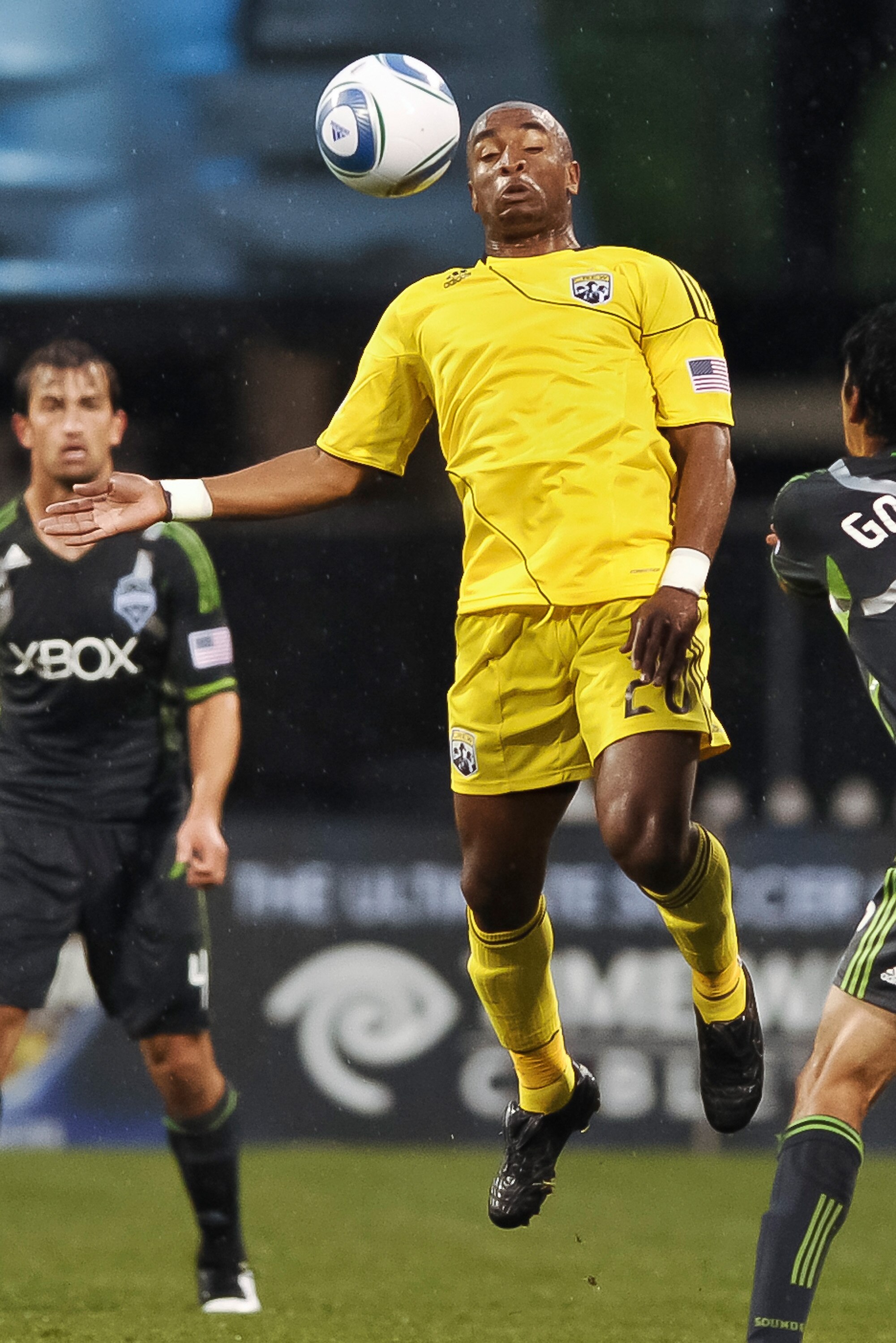 COLUMBUS, OH - MAY 7:  Emilio Renteria #20 of the Columbus Crew controls the ball against the Seattle Sounders on May 7, 2011 at Crew Stadium in Columbus, Ohio. The match was a tie, 1-1. (Photo by Jamie Sabau/Getty Images)