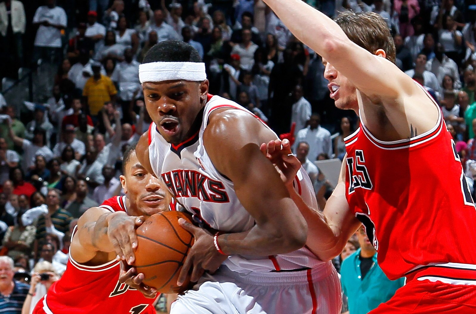 ATLANTA, GA - MAY 08:  Joe Johnson #2 of the Atlanta Hawks drives between Derrick Rose #1 and Kyle Korver #26 of the Chicago Bulls in Game Four of the Eastern Conference Semifinals in the 2011 NBA Playoffs at Phillips Arena on May 8, 2011 in Atlanta, Geor