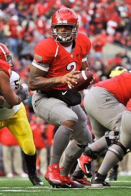 COLUMBUS, OH - NOVEMBER 27:  Quarterback Terrelle Pryor #2 of the Ohio State Buckeyes hands off against the Michigan Wolverines at Ohio Stadium on November 27, 2010 in Columbus, Ohio.  (Photo by Jamie Sabau/Getty Images)