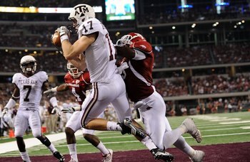 ARLINGTON, TX - OCTOBER 03:  Wide receiver Ryan Tannehill #17 of the Texas A&M Aggies against the Arkansas Razorbacks at Cowboys Stadium on October 3, 2009 in Arlington, Texas.  (Photo by Ronald Martinez/Getty Images)