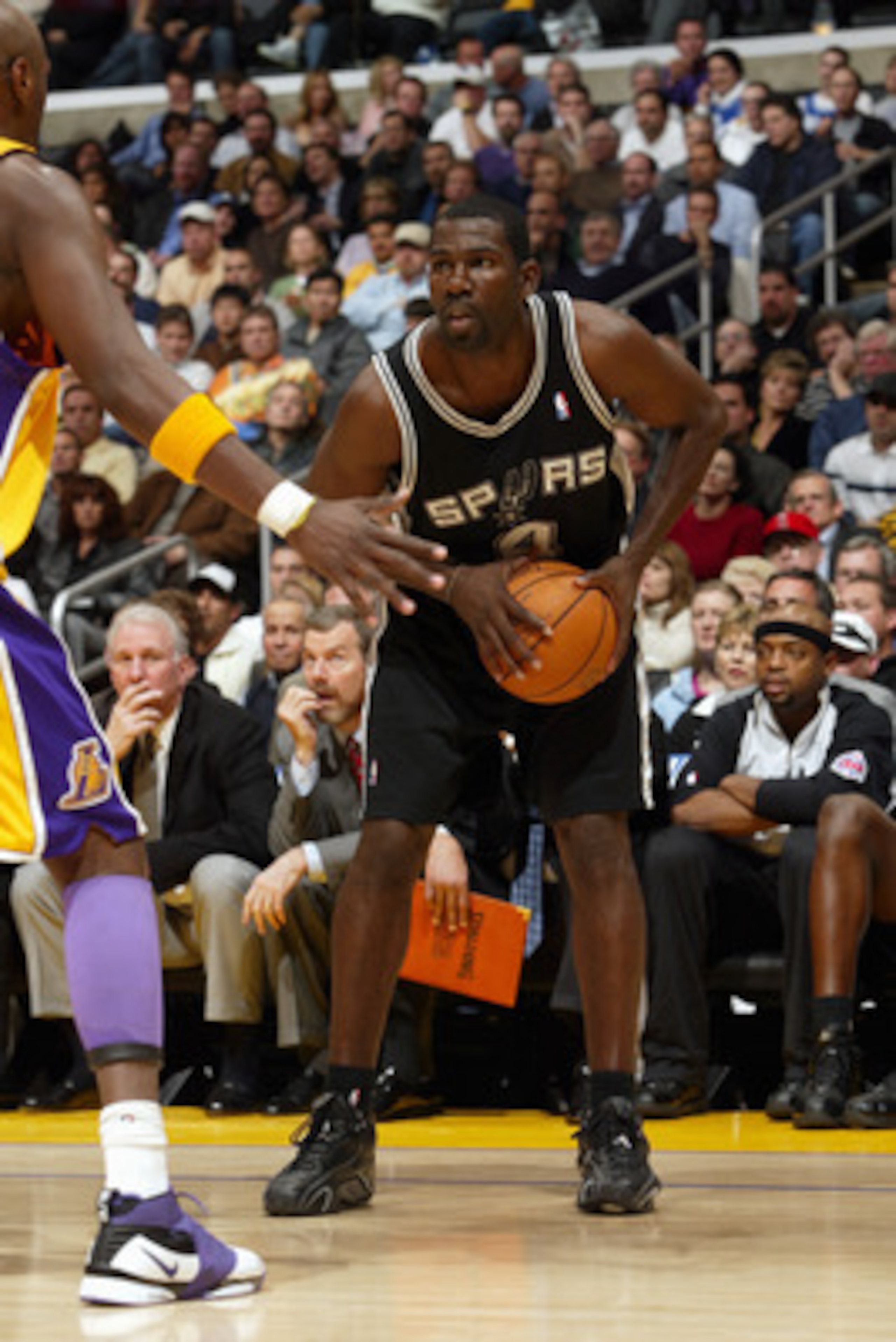 LOS ANGELES - MARCH 30:  Michael Finley #4 of the San Antonio Spurs holds the ball against the Los Angeles Lakers on March 30, 2006 at Staples Center in Los Angeles, California.  The Spurs won 96-85. (Photo by Stephen Dunn/Getty Images)