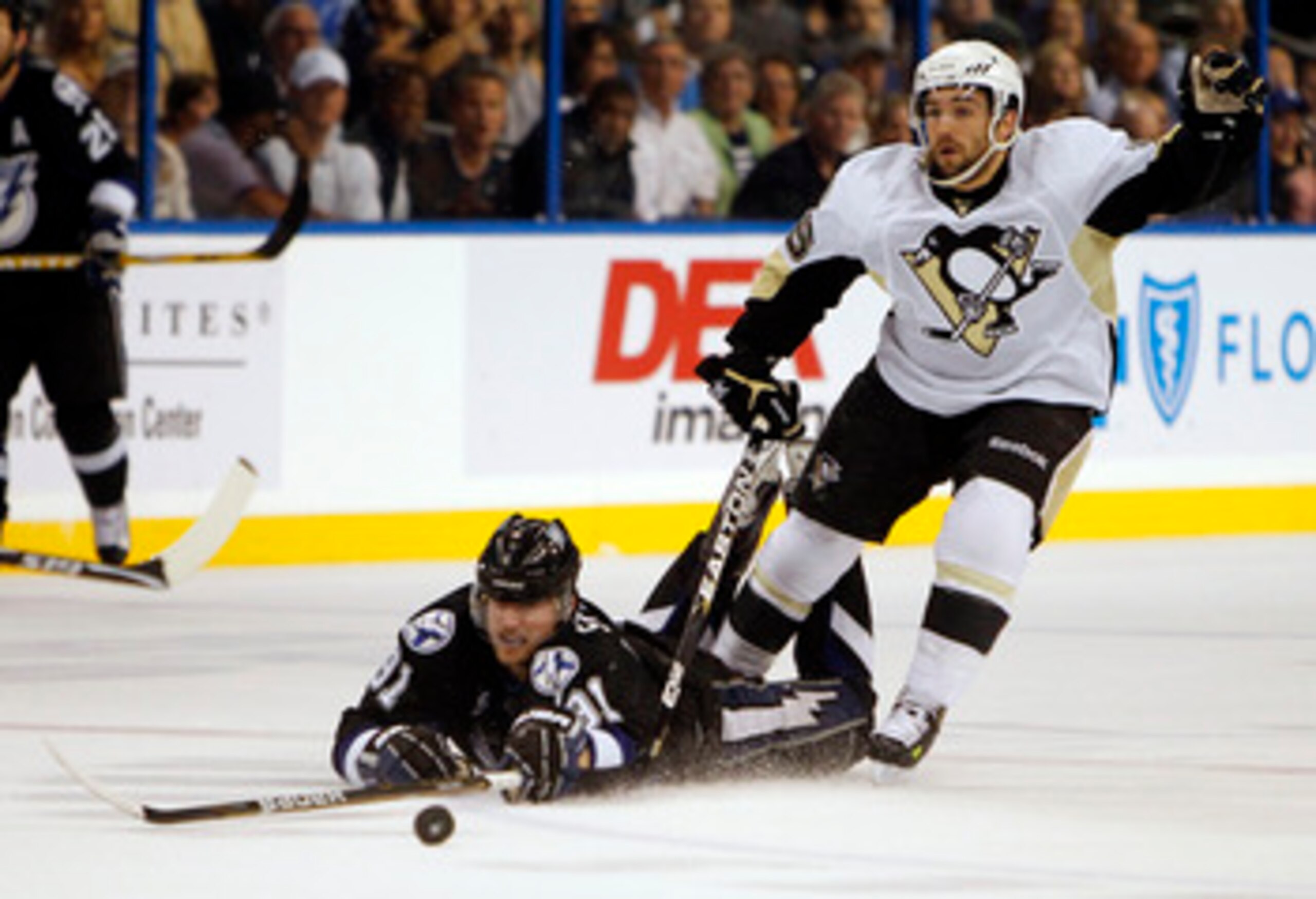 TAMPA, FL - APRIL 25: Steven Stamkos #91 of the Tampa Bay Lightning tangles with Chris Conner #16 of the Pittsburgh Penguins in Game Six of the Eastern Conference Quarterfinals during the 2011 NHL Stanley Cup Playoffs at the St. Pete Times Forum on April